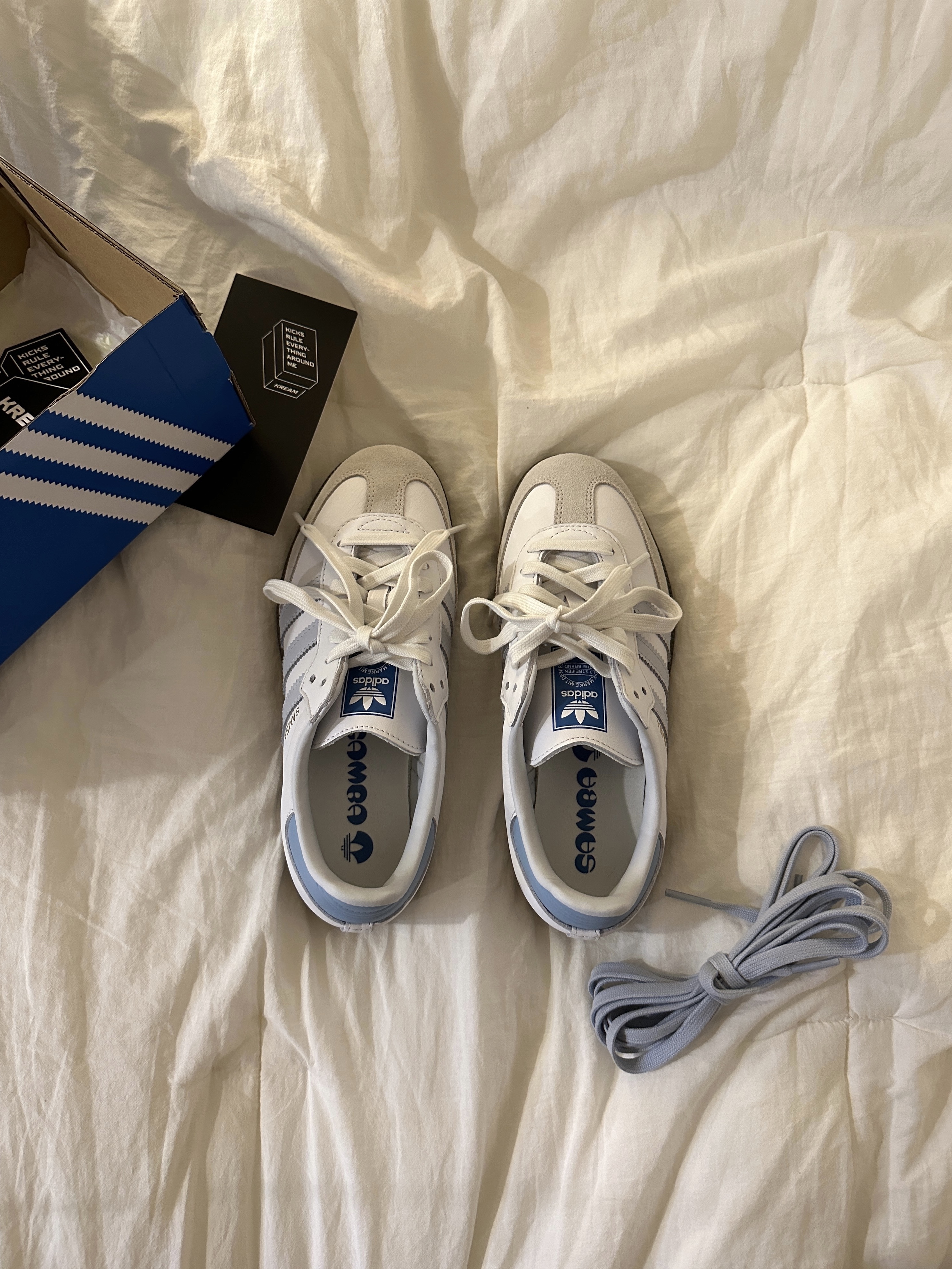 Adidas Samba OG Core White Halo Blue 착용 스타일
