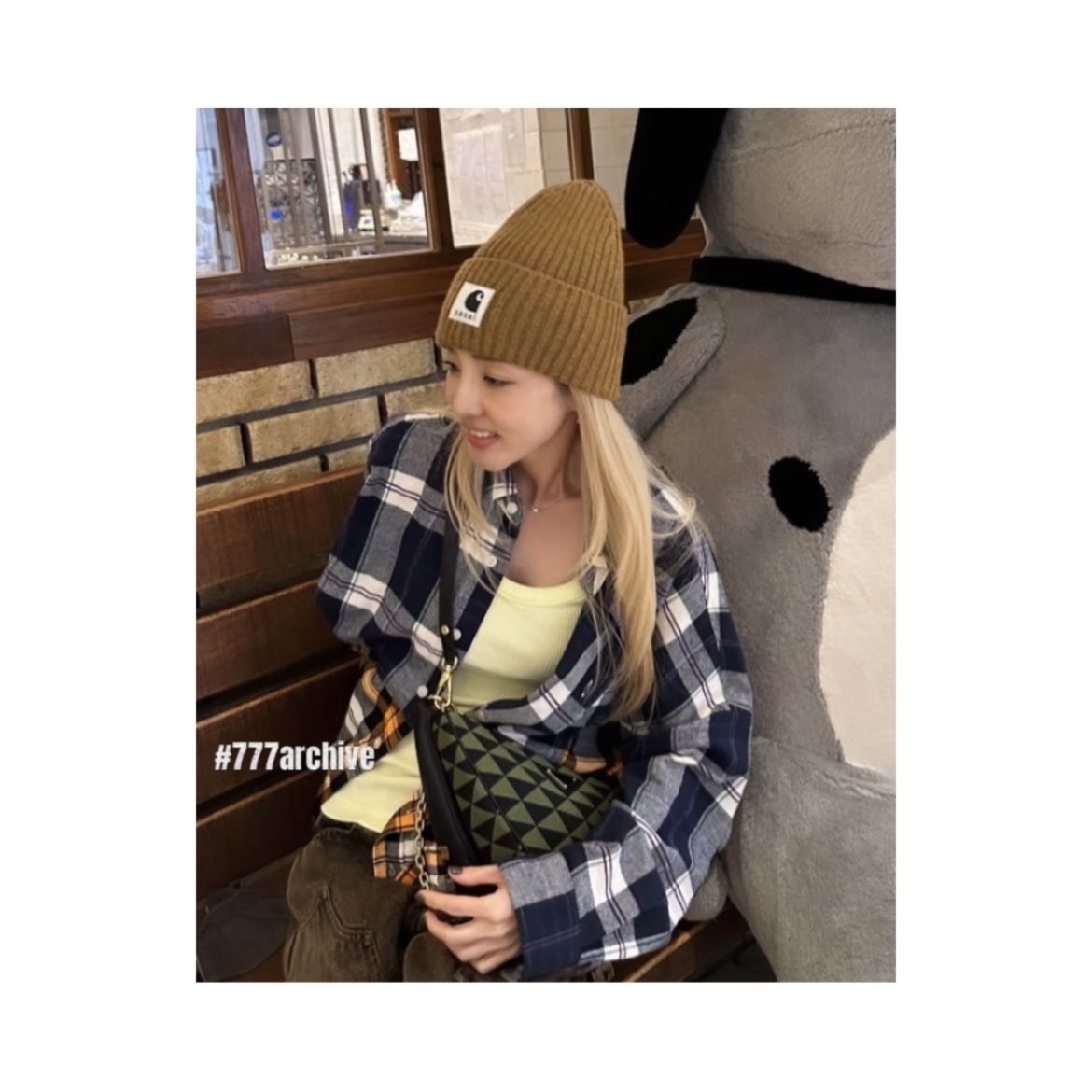 Sacai x Carhartt WIP Beanie Beige, Sacai x Carhartt WIP Beanie Light Blue 착용 스타일 - 2