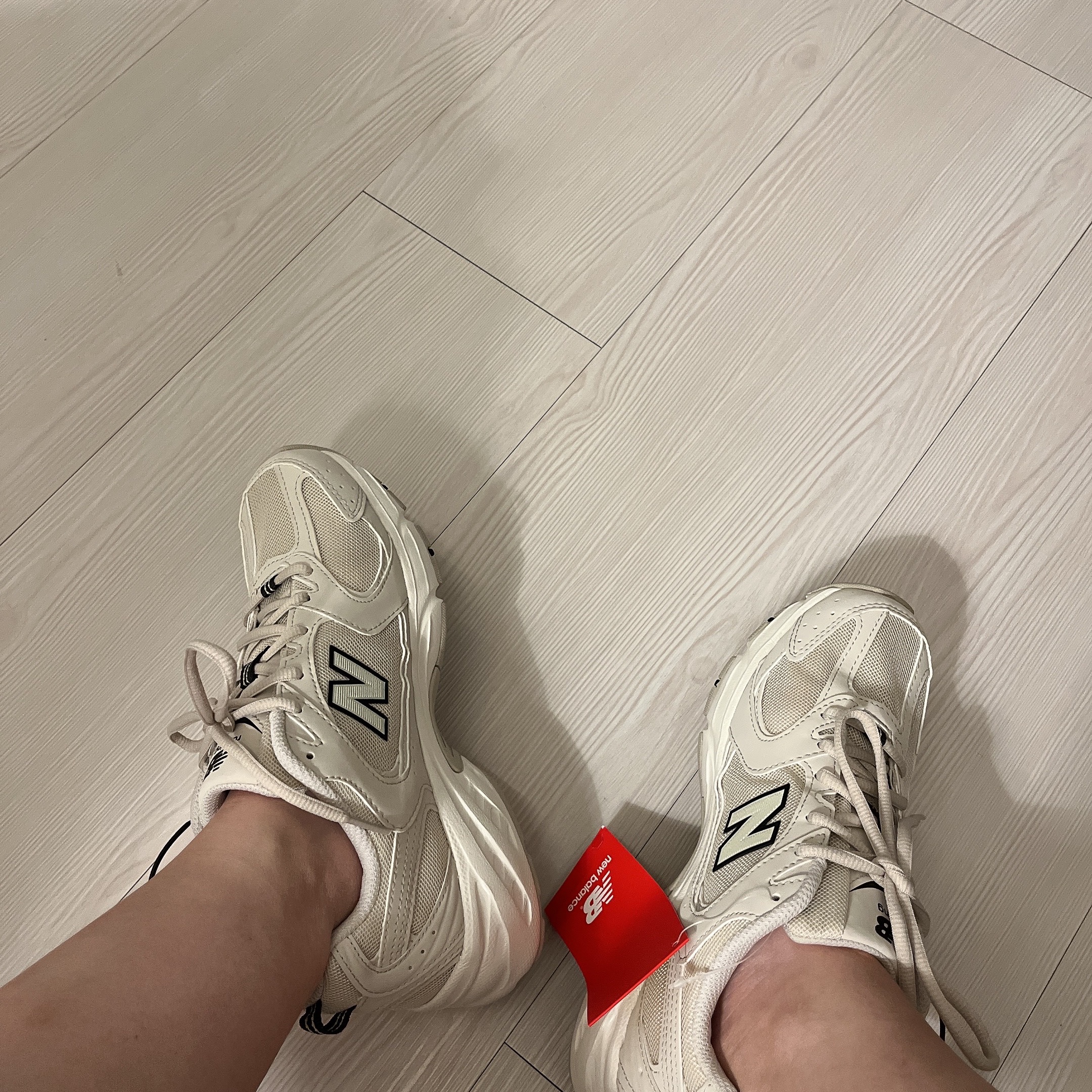 New Balance 530 Ivory 착용 스타일