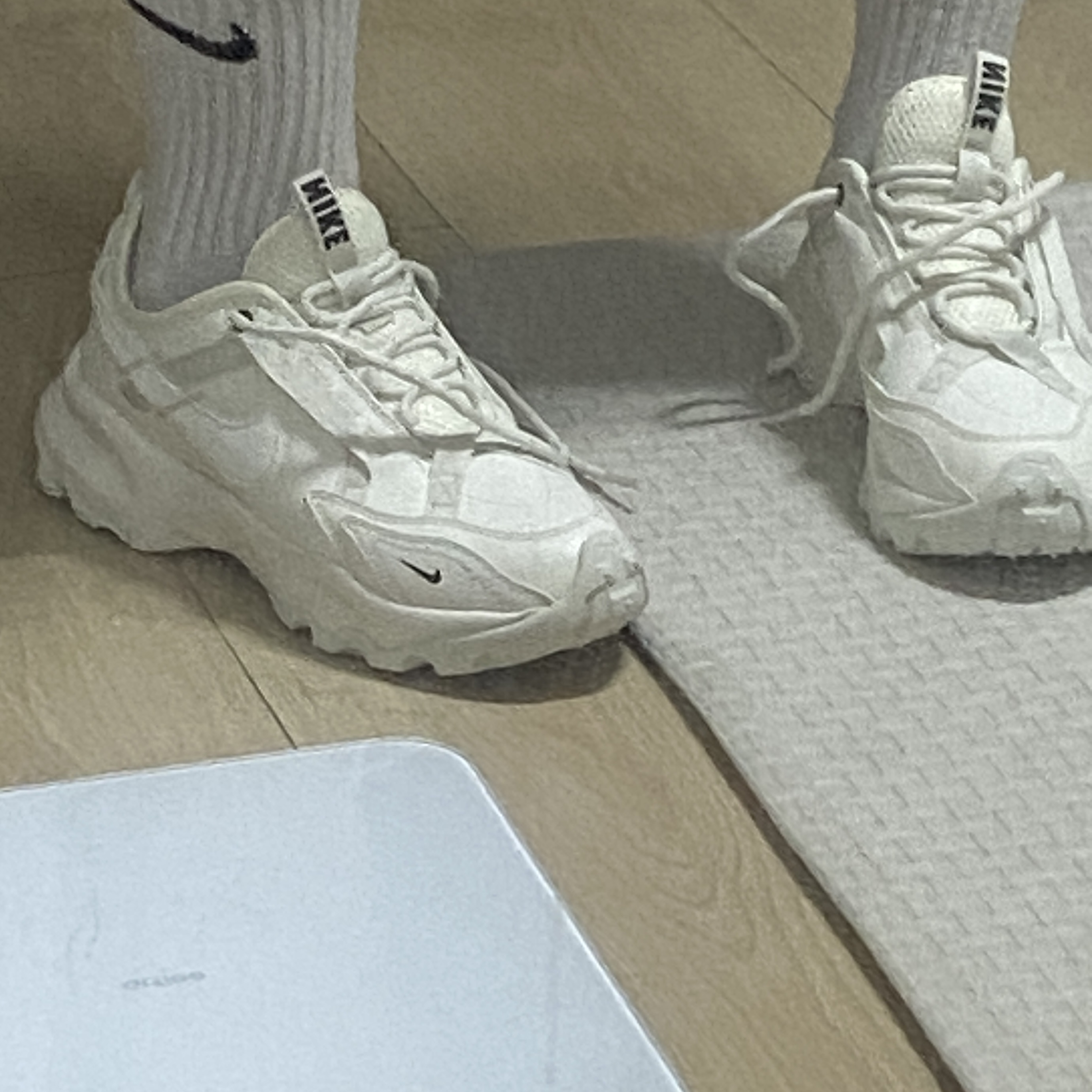 (W) Nike TC 7900 Summit White 착용 스타일 - 2