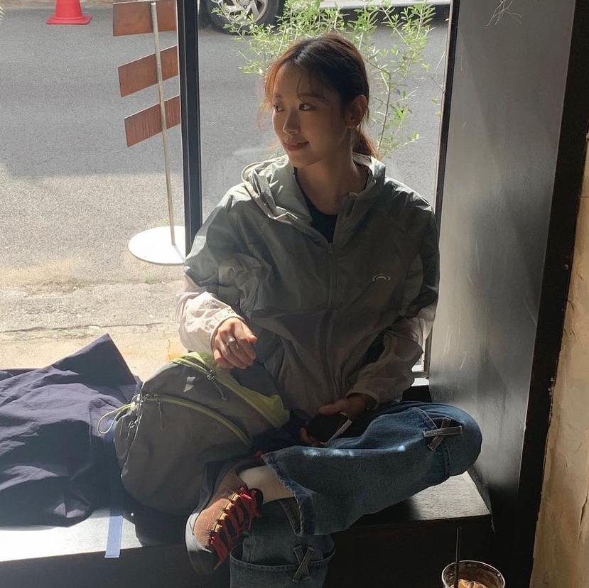 Art of Field Mix Packable Jacket Beige Green, Art of Field Mix Packable Jacket Light Gray 착용 스타일 - 3