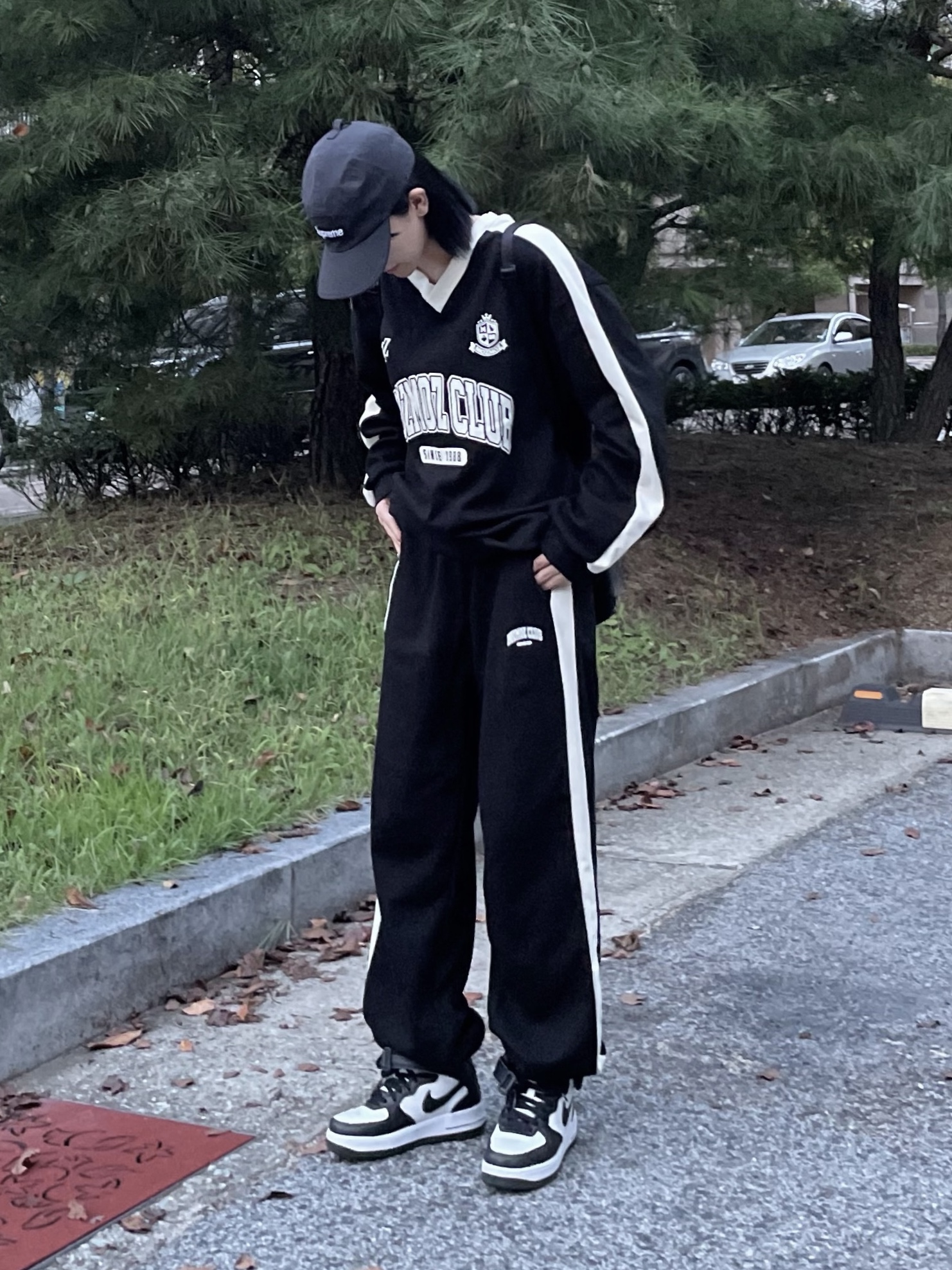 Nike x Stussy Air Force 1 '07 Mid SP Black and Light Bone, Supreme Ventile Camp Cap Black - 22FW 착용 스타일 - 1