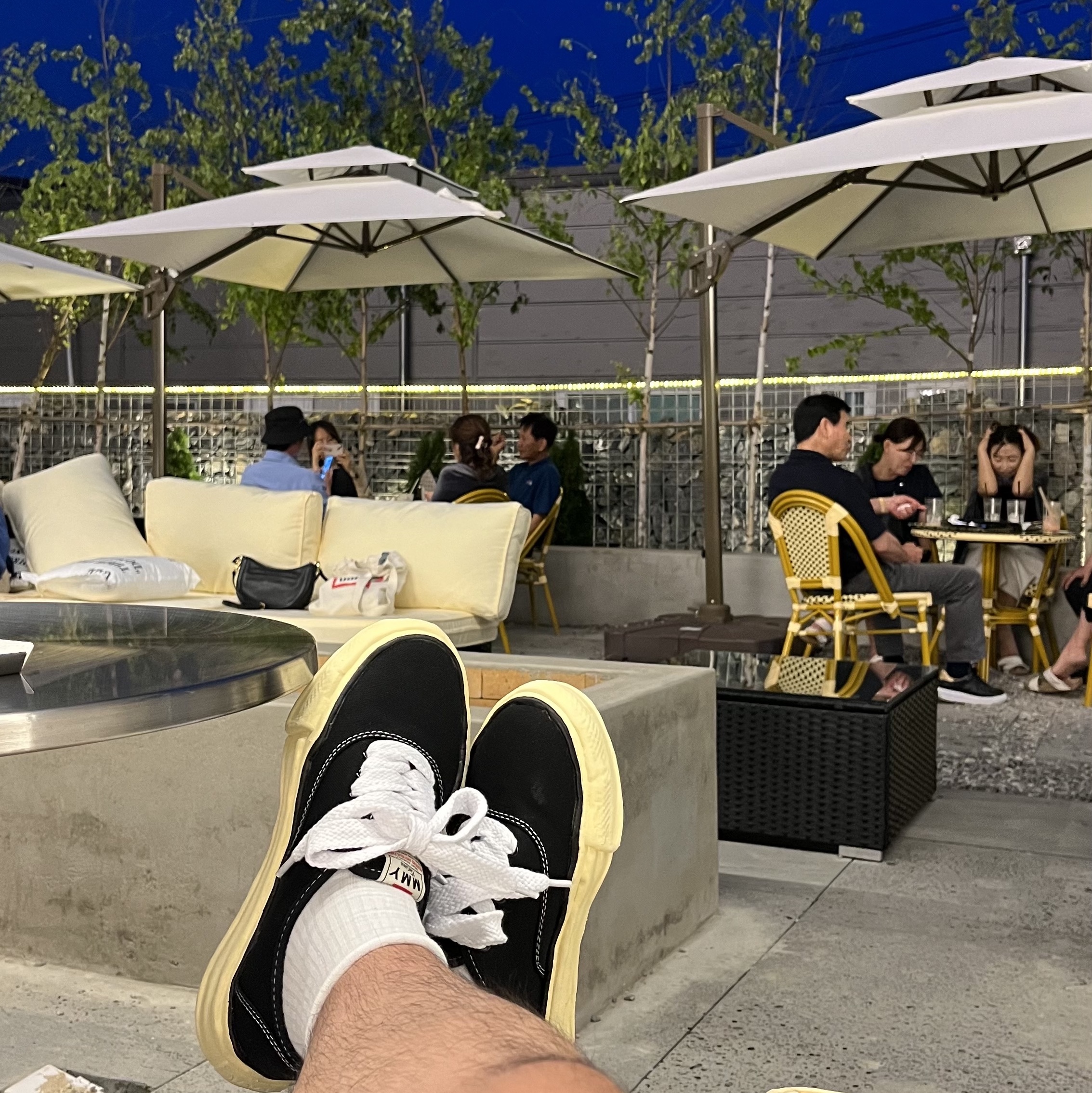 Maison Mihara Yasuhiro Baker OG Sole OD Canvas Low-top Sneakers Black, Jordan 1 x Travis Scott Retro Low OG SP Sail and Ridgerock 착용 스타일 - 2