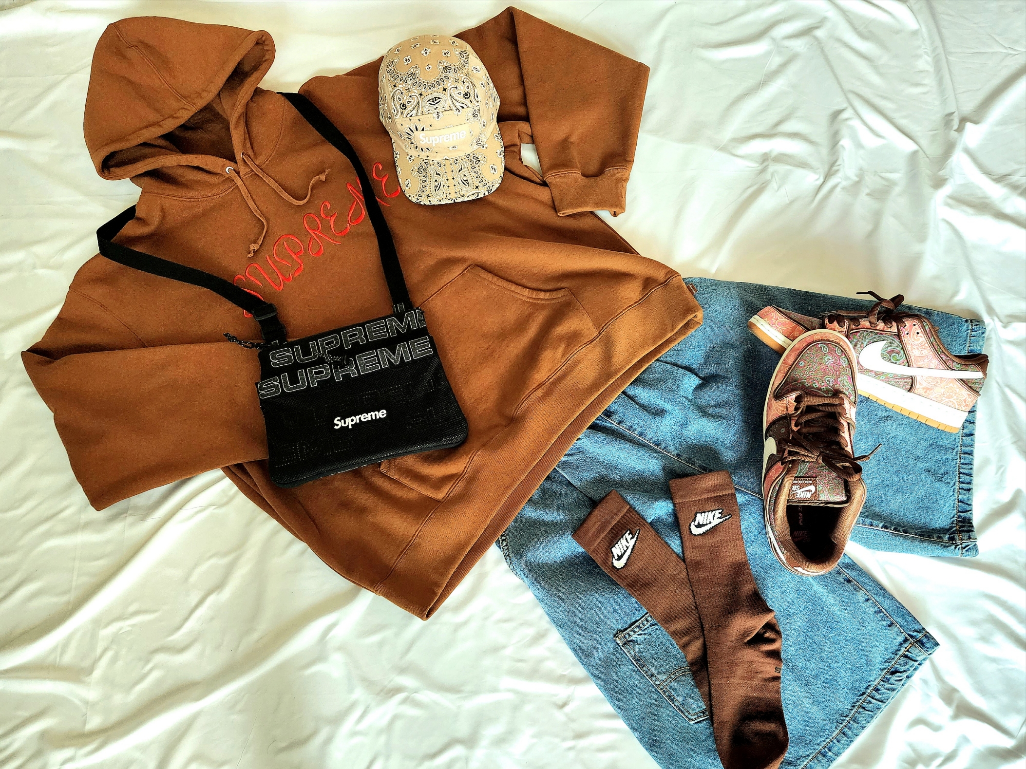 Supreme Script Hooded Sweatshirt Light Brown - 23SS, Supreme Pigment Print S Logo 6-Panel Brown - 23FW μ°©μ© μ€νμΌ - 3