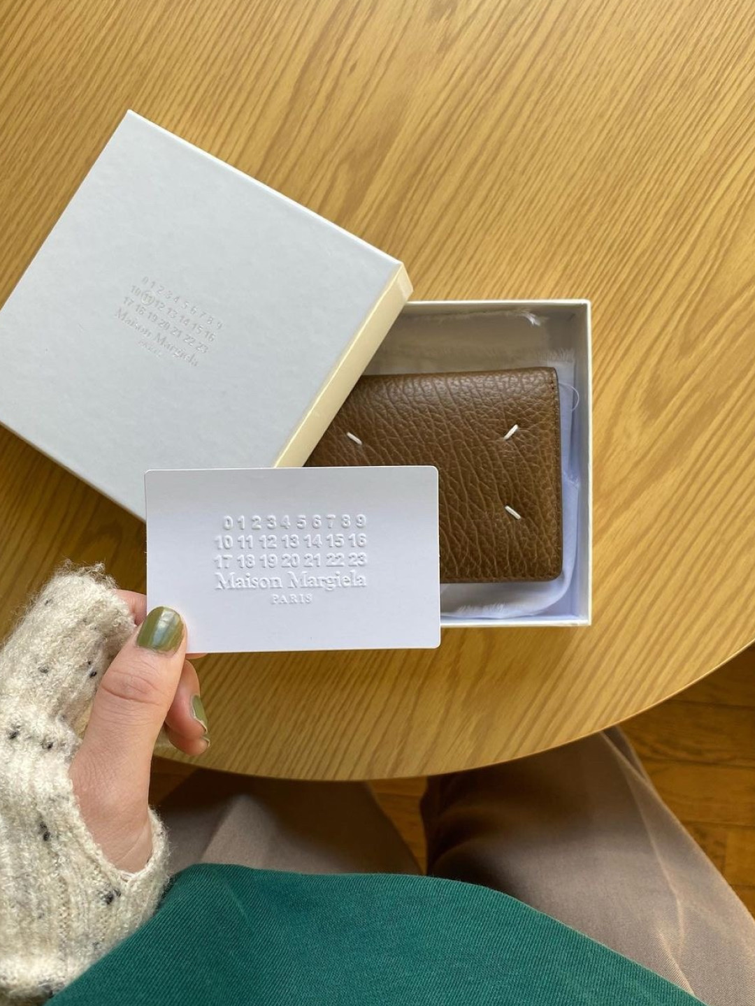 Maison Margiela Keyring Wallet Black, Maison Margiela Four Stitches Pocket Wallet Brown 착용 스타일 - 3
