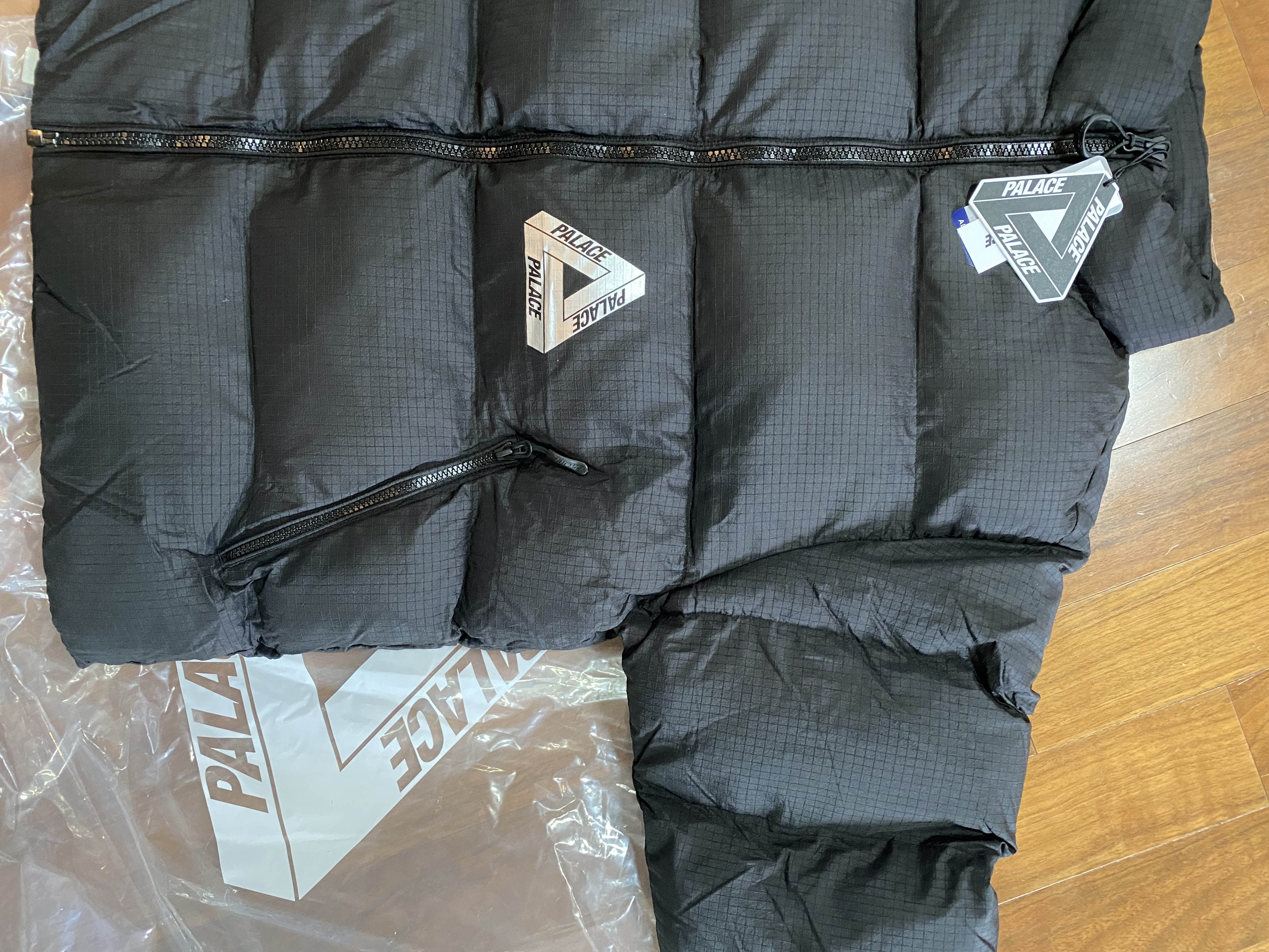 Palace Ripstop Puffa Black - 23FW 착용 스타일