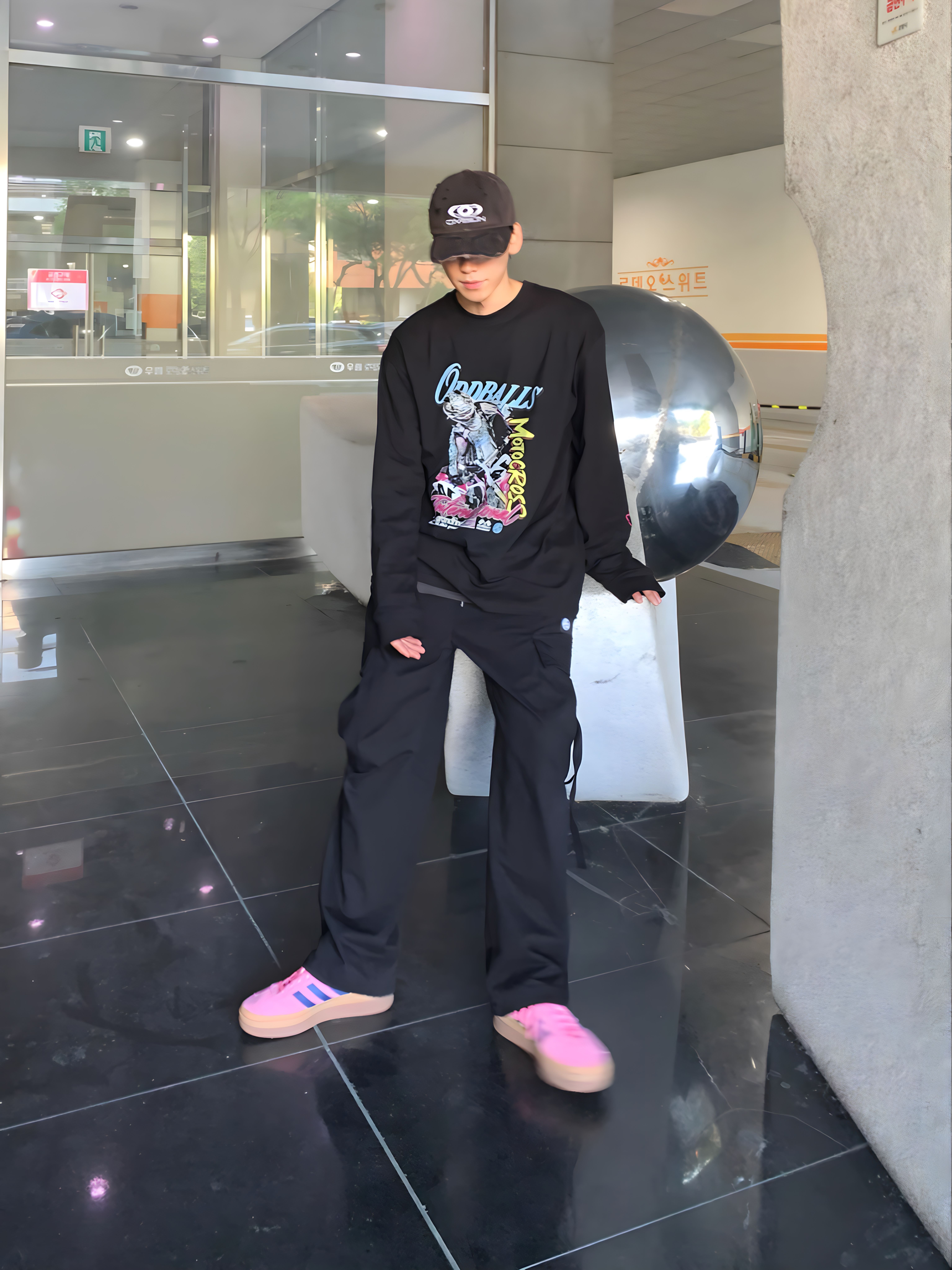 (W) Adidas Gazelle Bold Pink Glow Victory Blue 착용 스타일 - 1