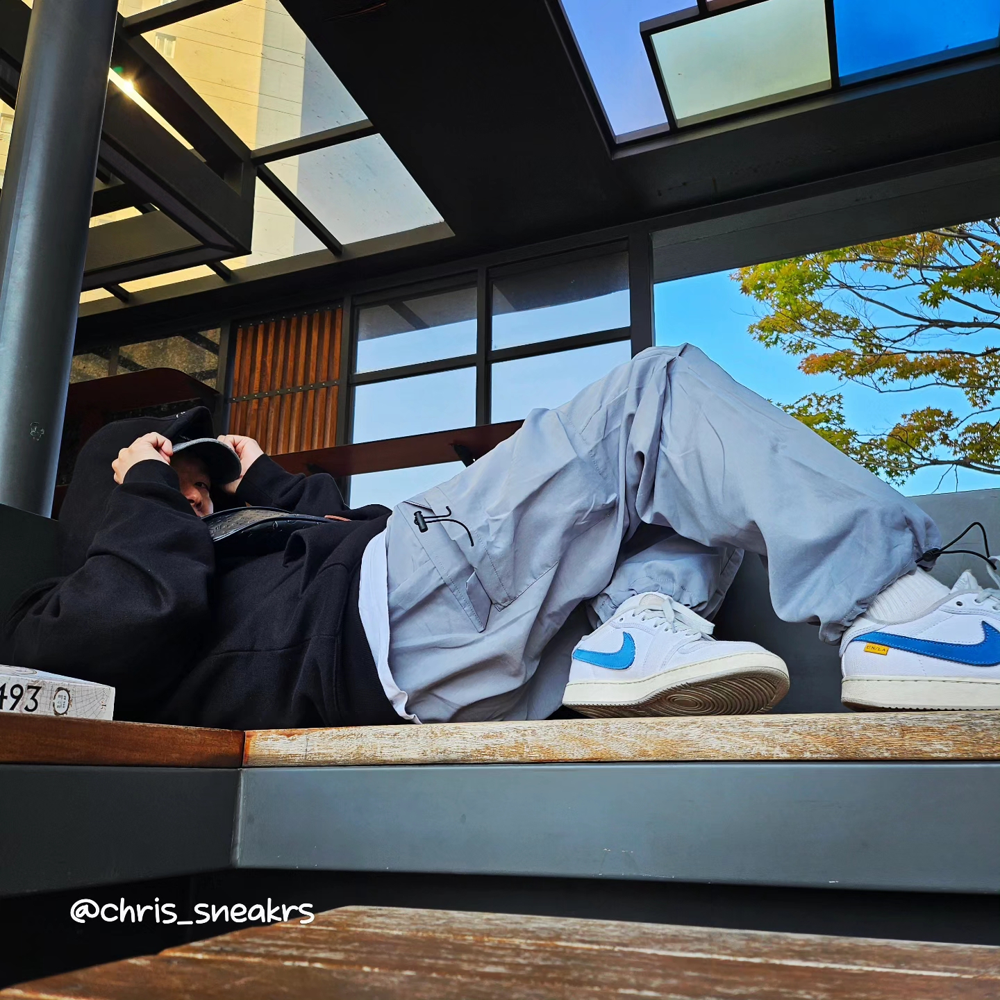 Jordan 1 x Union KO Low White, Louis Vuitton Discovery PM Bumbag Monogram Shadow Black 착용 스타일 - 2