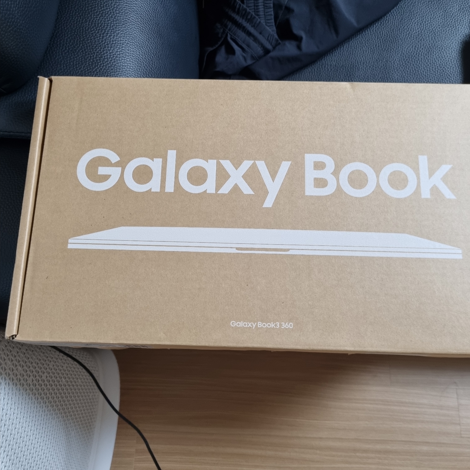 Samsung Galaxy Book3 360 39.6cm i7 1TB SSD / 32GB RAM Graphite (Korean Ver.) 착용 스타일 - 3