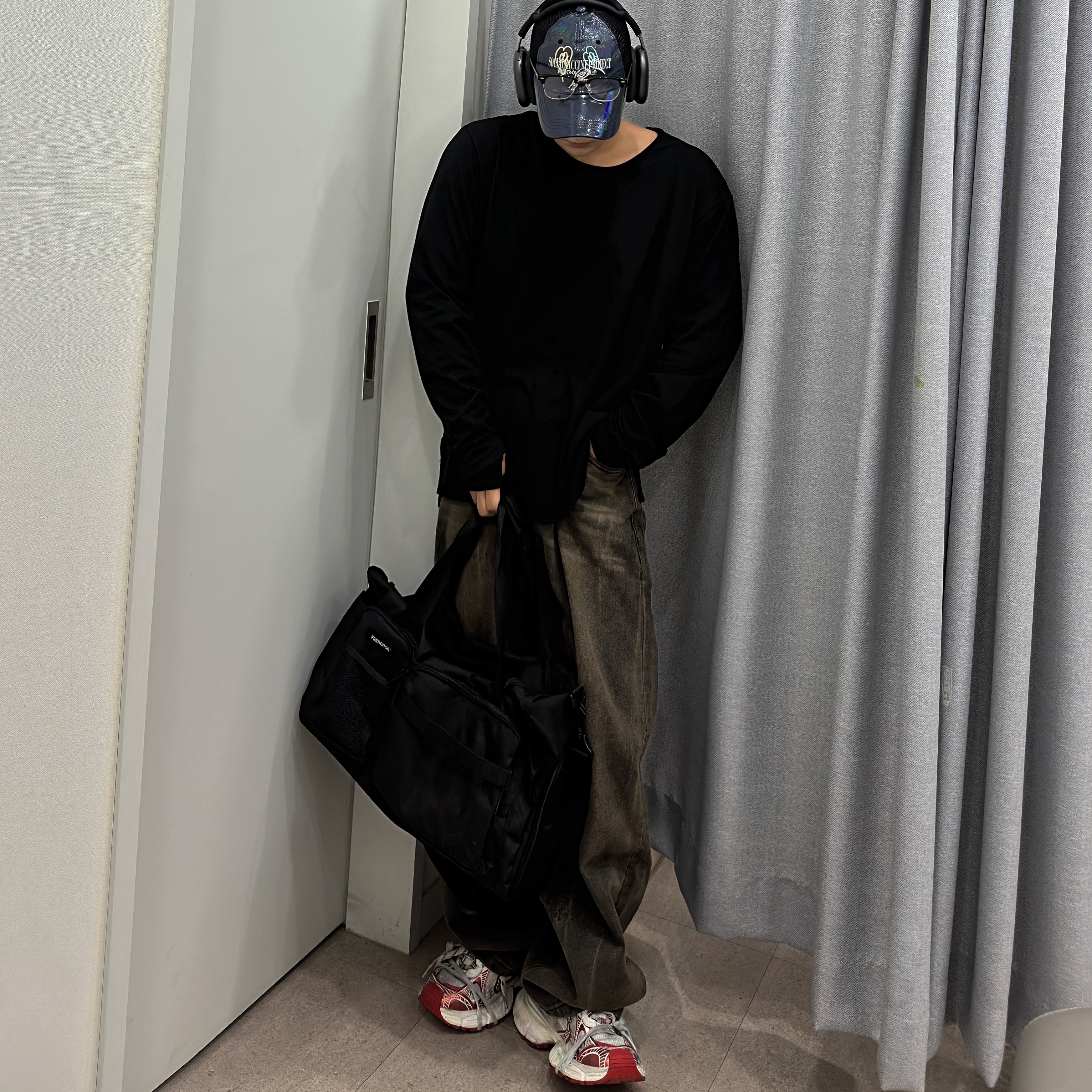 Apple AirPods Max Lightning Space Gray (Korean Ver.), Balenciaga 3XL Sneakers White Red 착용 스타일 - 2
