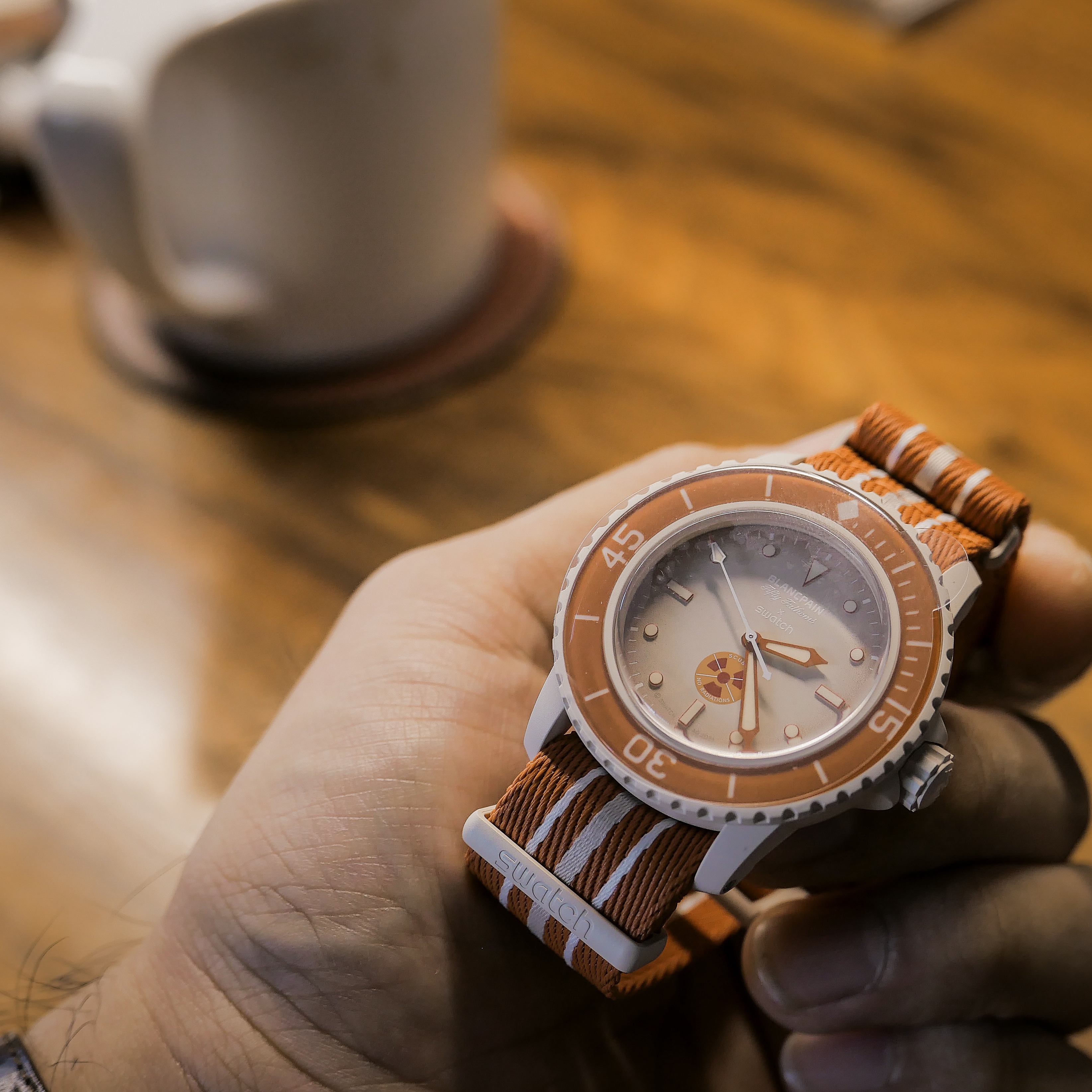 Swatch x Blancpain Bioceramic Arctic Ocean 착용 스타일 - 3