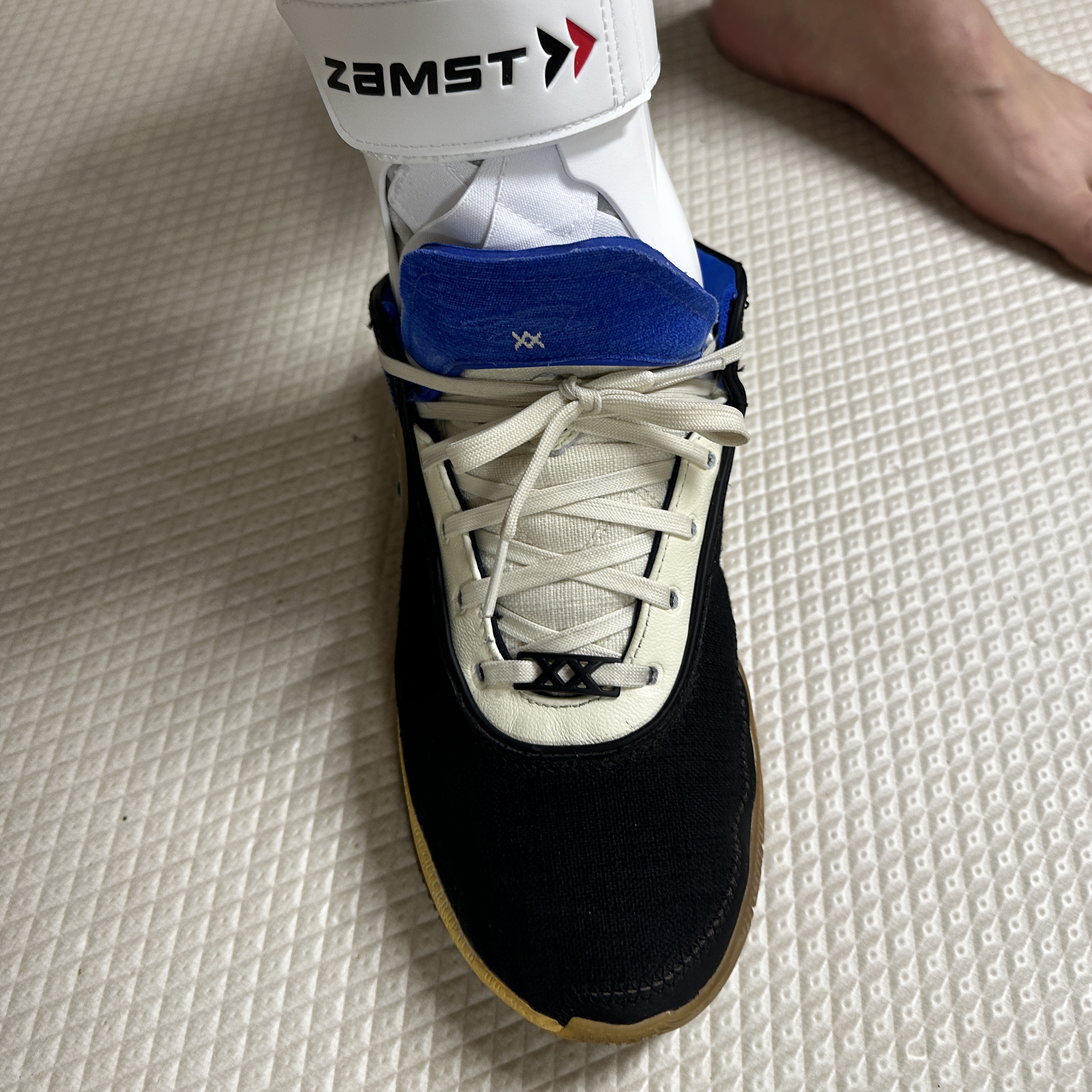 Nike x Uninterrupted LeBron XX EP Black Hyper Royal 착용 스타일