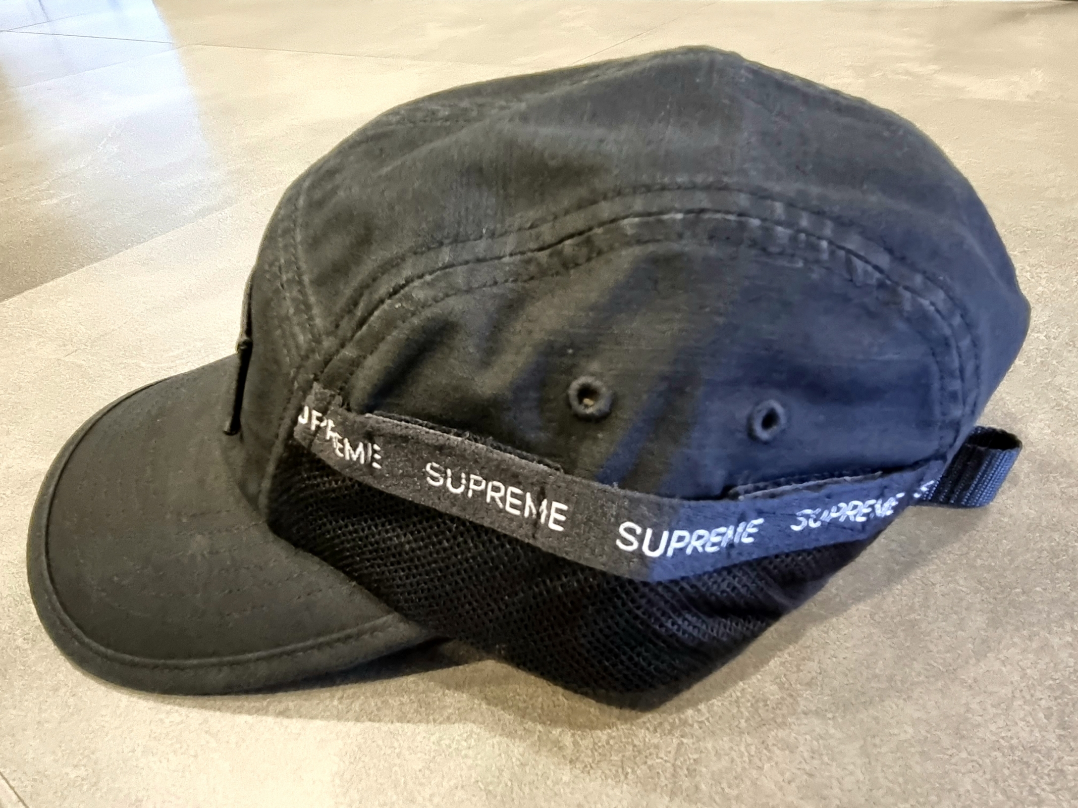 Supreme Mesh Pocket Camp Cap Black - 23FW 착용 스타일 - 2