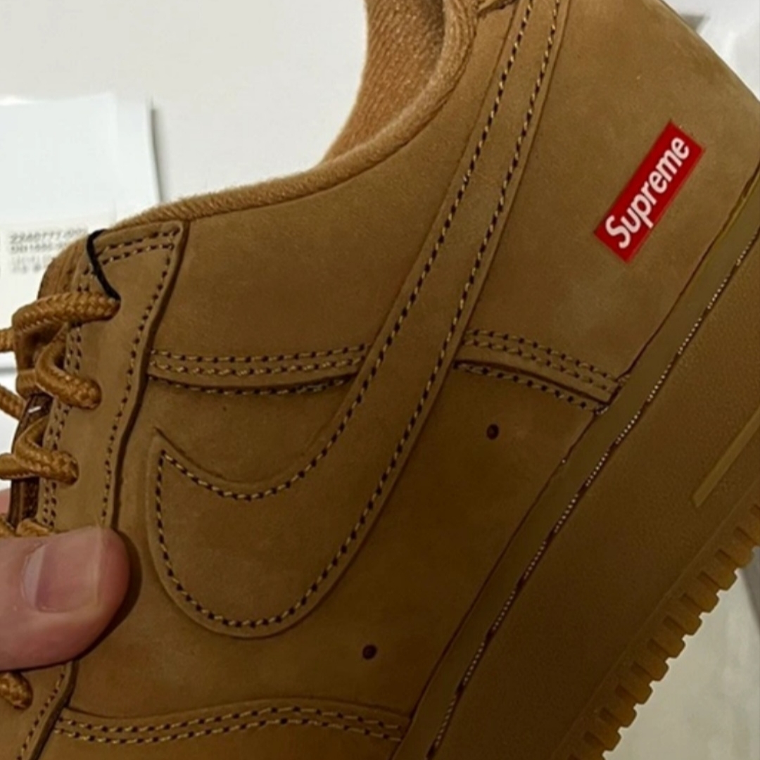 Nike x Supreme Air Force 1 Low Flax 착용 스타일