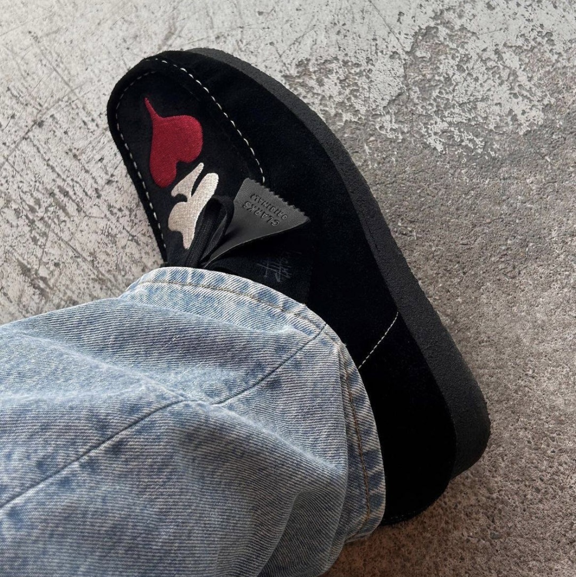 Clarks x Stussy Wallabee Black Suede 착용 스타일