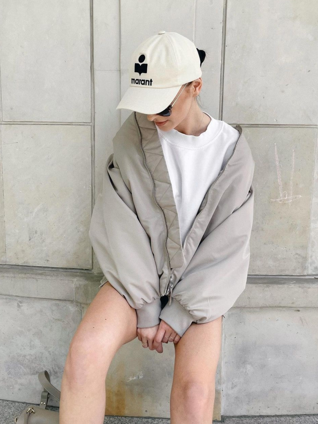 Isabel Marant Tyron Logo Cap Black Ecru - 23SS, (W) Isabel Marant Tyron Logo Cap Ecru Black - 23FW 착용 스타일 - 3