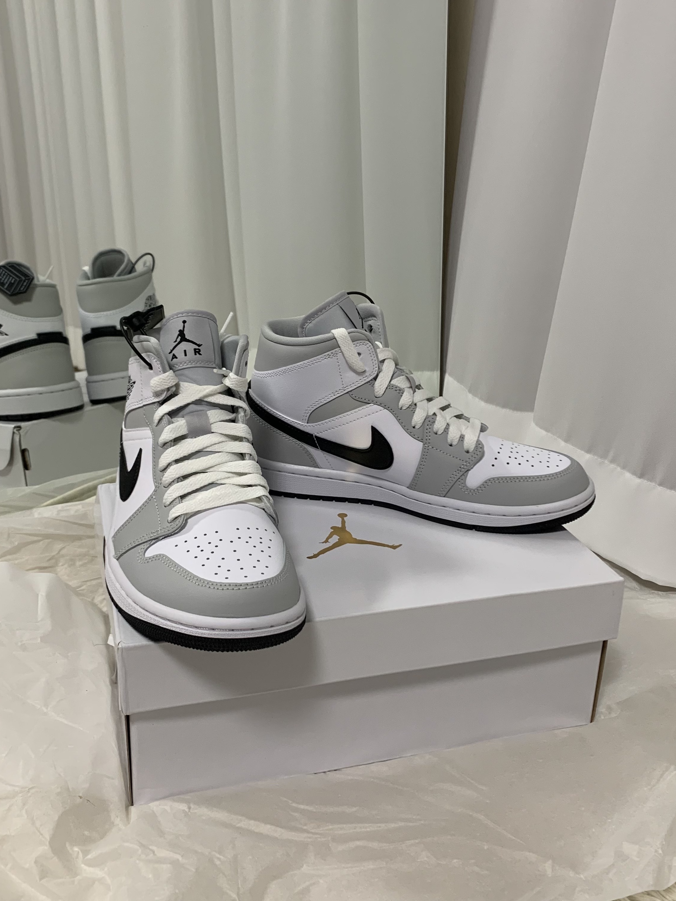 (W) Jordan 1 Mid Grey Fog 착용 스타일 - 2