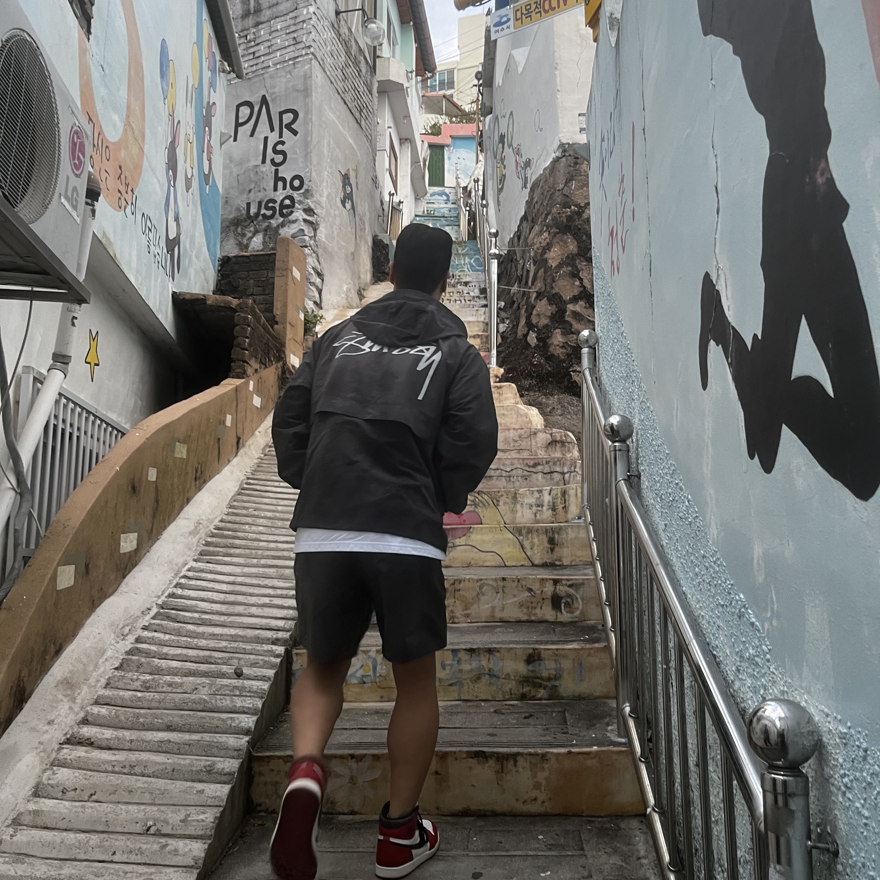 Jordan 1 Retro High OG Chicago 2022, Stussy Wave Dye Beach Shell Jacket Black 착용 스타일