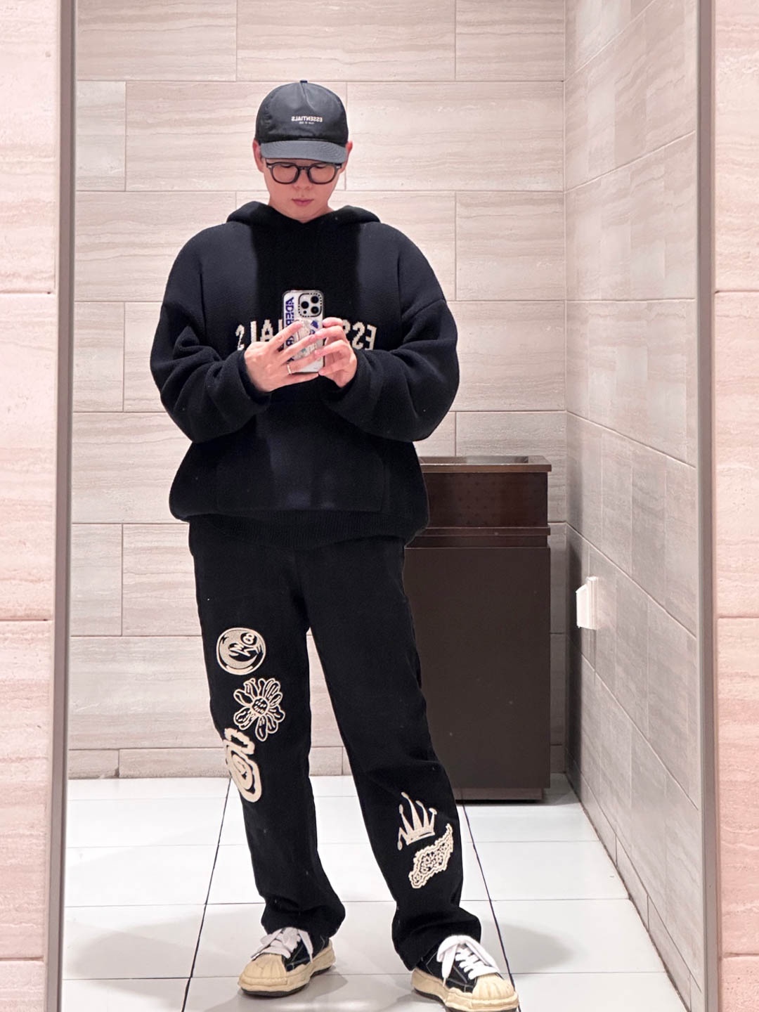 Essentials Knit Hoodie Black - 20FW, Essentials x New Era Retro Crown Strapback Black 착용 스타일