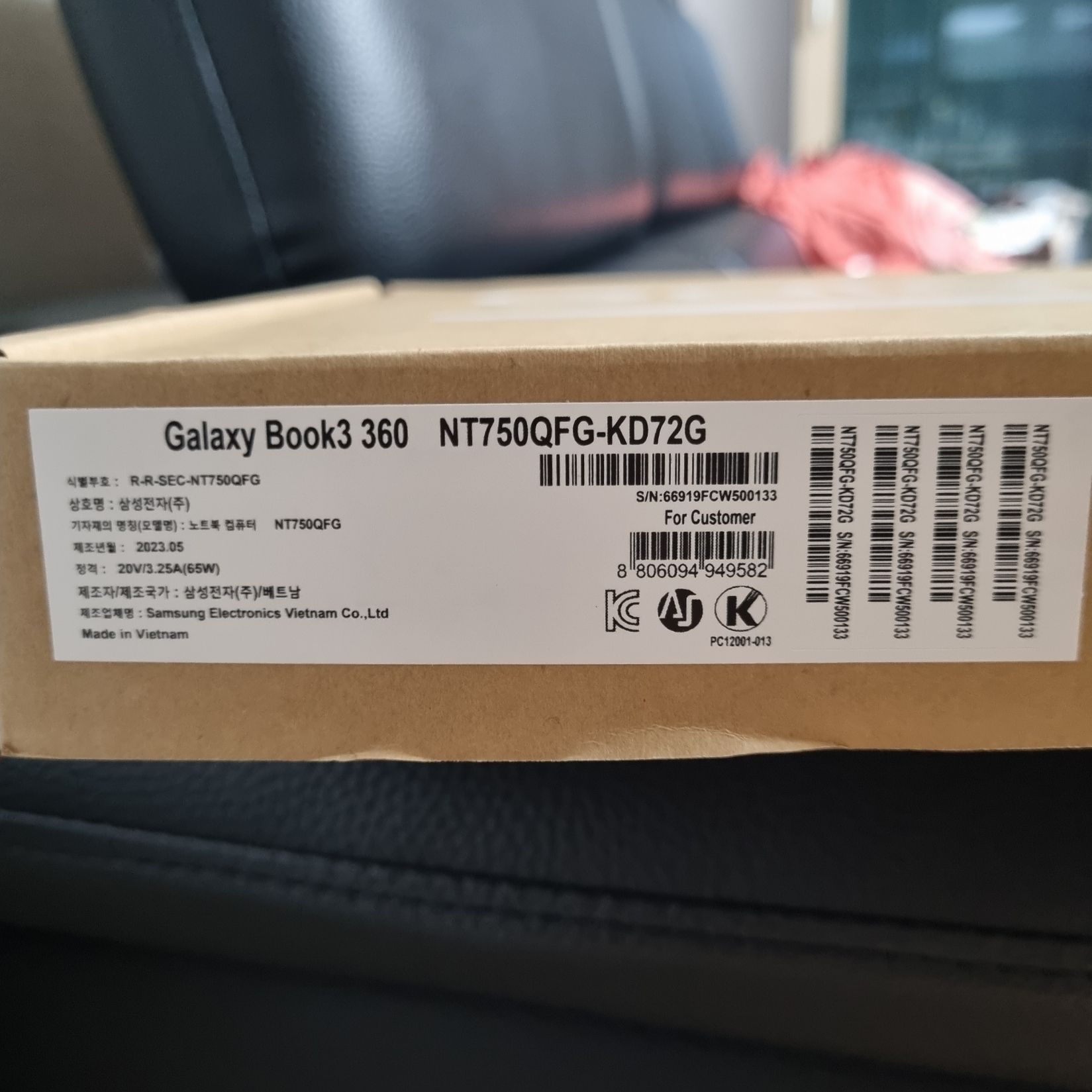 Samsung Galaxy Book3 360 39.6cm i7 1TB SSD / 32GB RAM Graphite (Korean Ver.) 착용 스타일 - 1