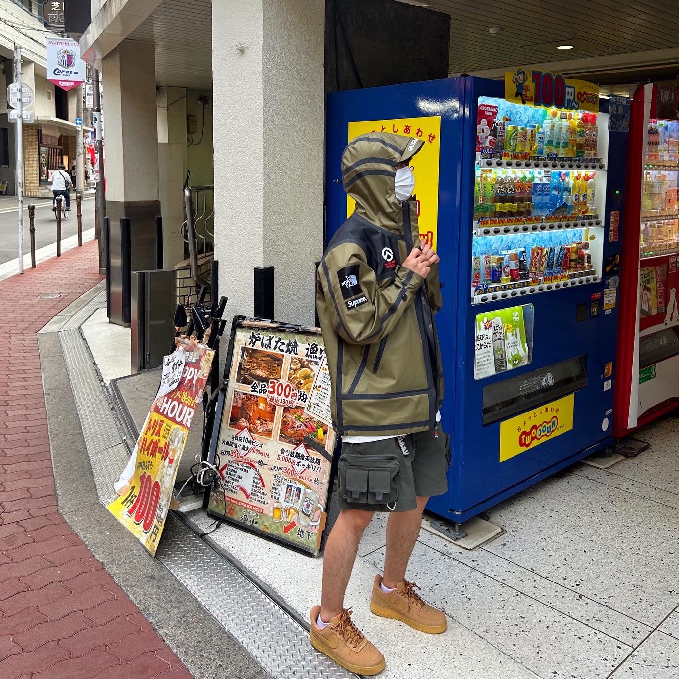 Supreme x The North Face Summit Series Outer Tape Seam Jacket Olive - 21SS, Stussy Melted T-Shirt White 착용 스타일 - 3