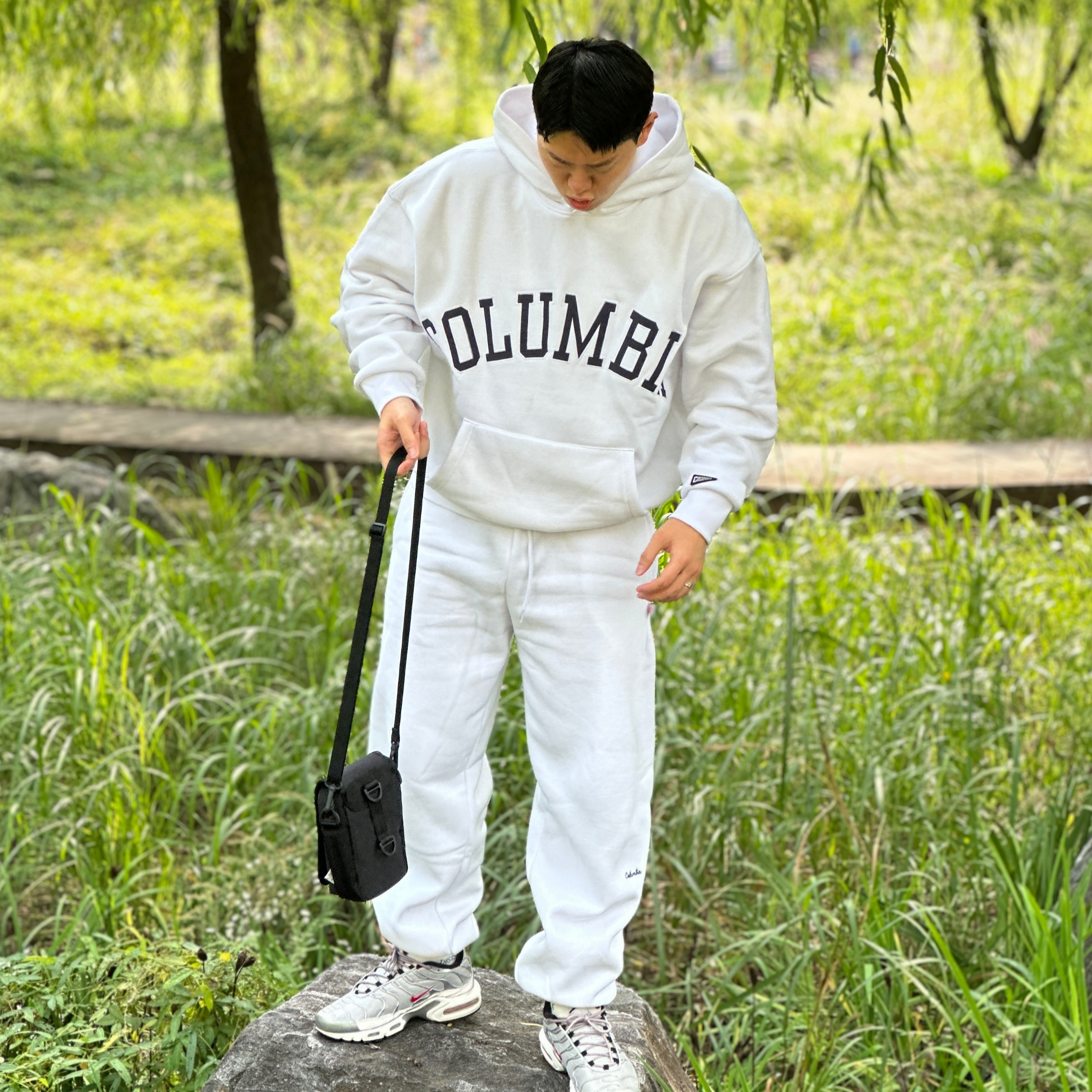 Nike Air Max Plus Silver Bullet, Found Pocket Shutter Cross Bag Black 착용 스타일 - 3