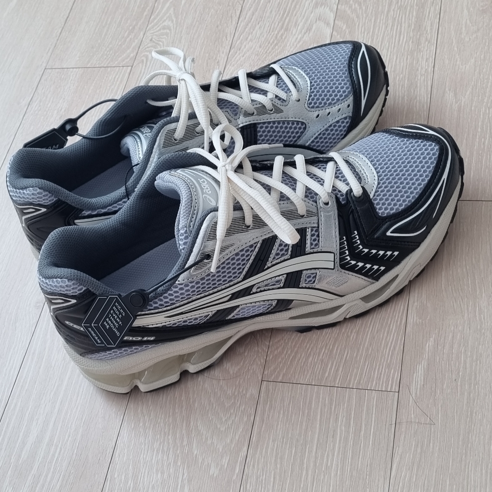Asics Gel-Kayano 14 Black Glacier Grey 착용 스타일