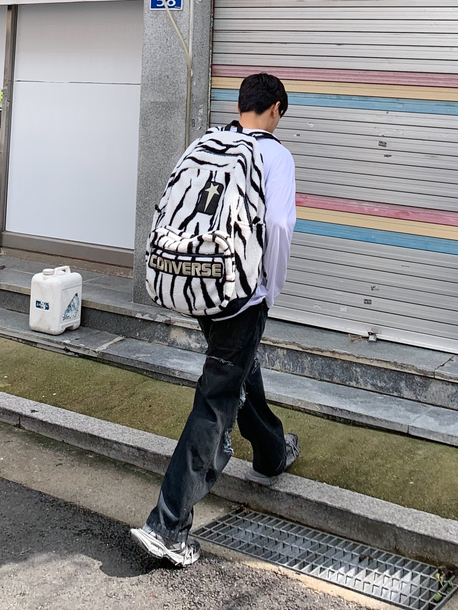 Balenciaga 3XL Sneakers Grey Black 착용 스타일 - 5