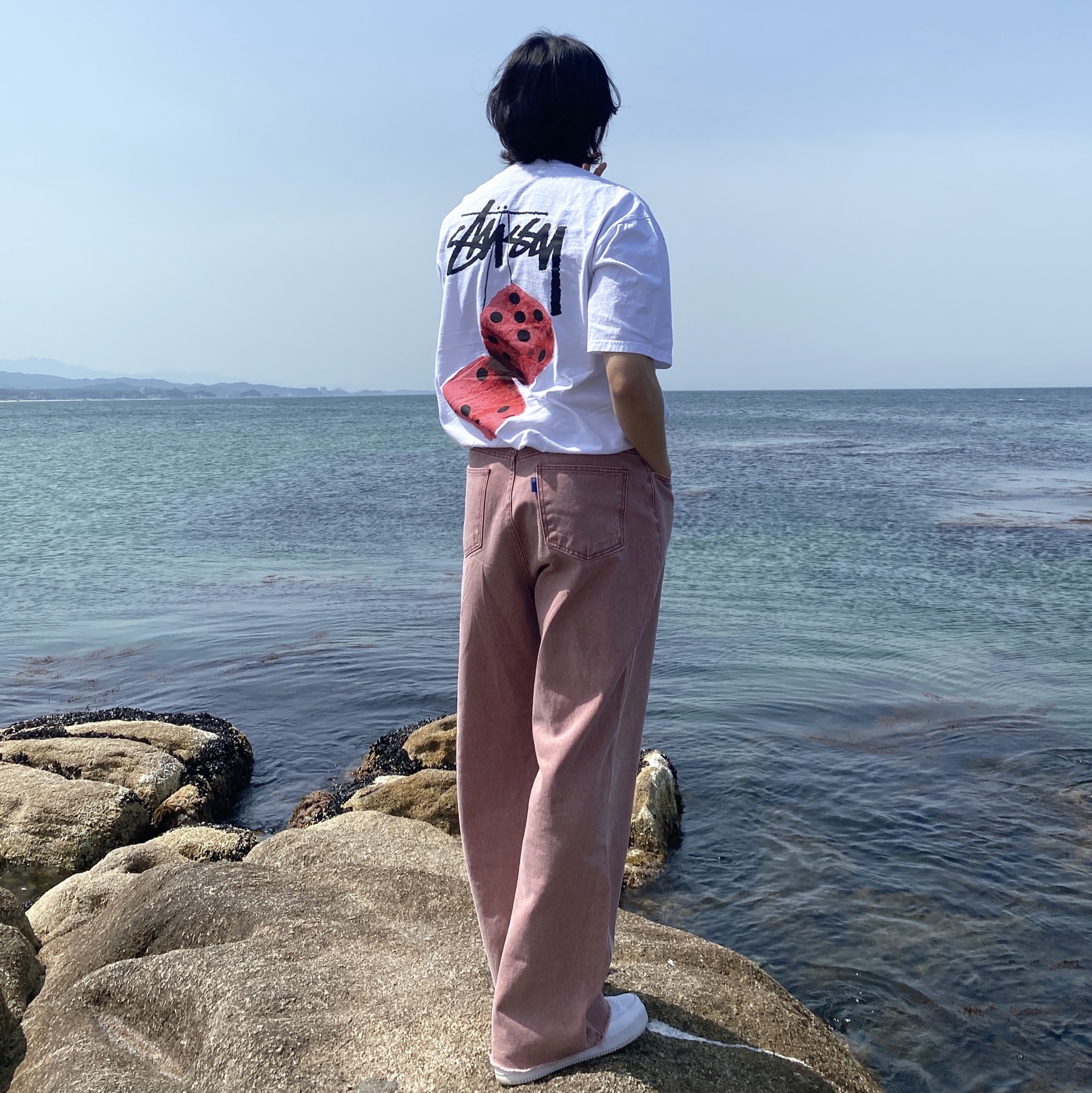 Stussy Fuzzy Dice T-Shirt White, Nike Air Force 1 '07 Low White 착용 스타일