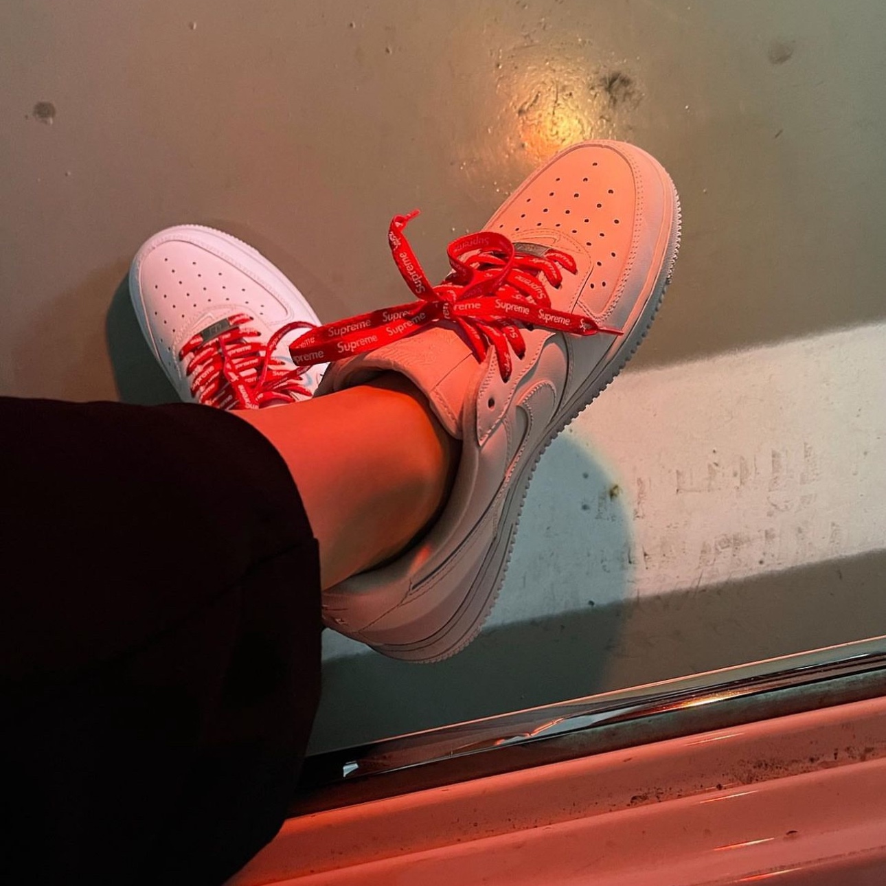 Nike x Supreme Air Force 1 Low White 착용 스타일