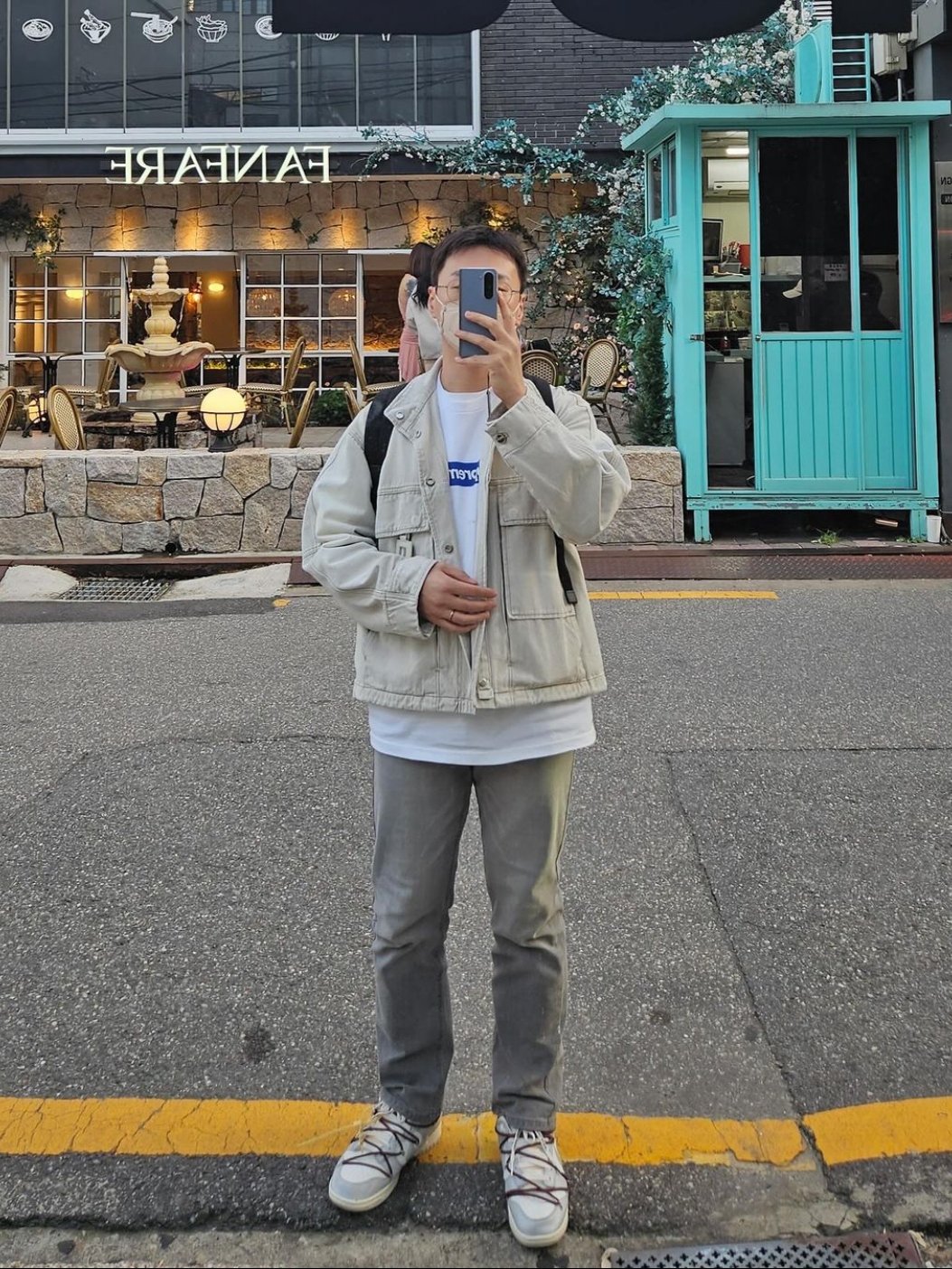 Supreme Seoul Box Logo T-Shirt White - 23FW, Nike x Off-White Dunk Low The 50 - Lot 46 착용 스타일 - 1