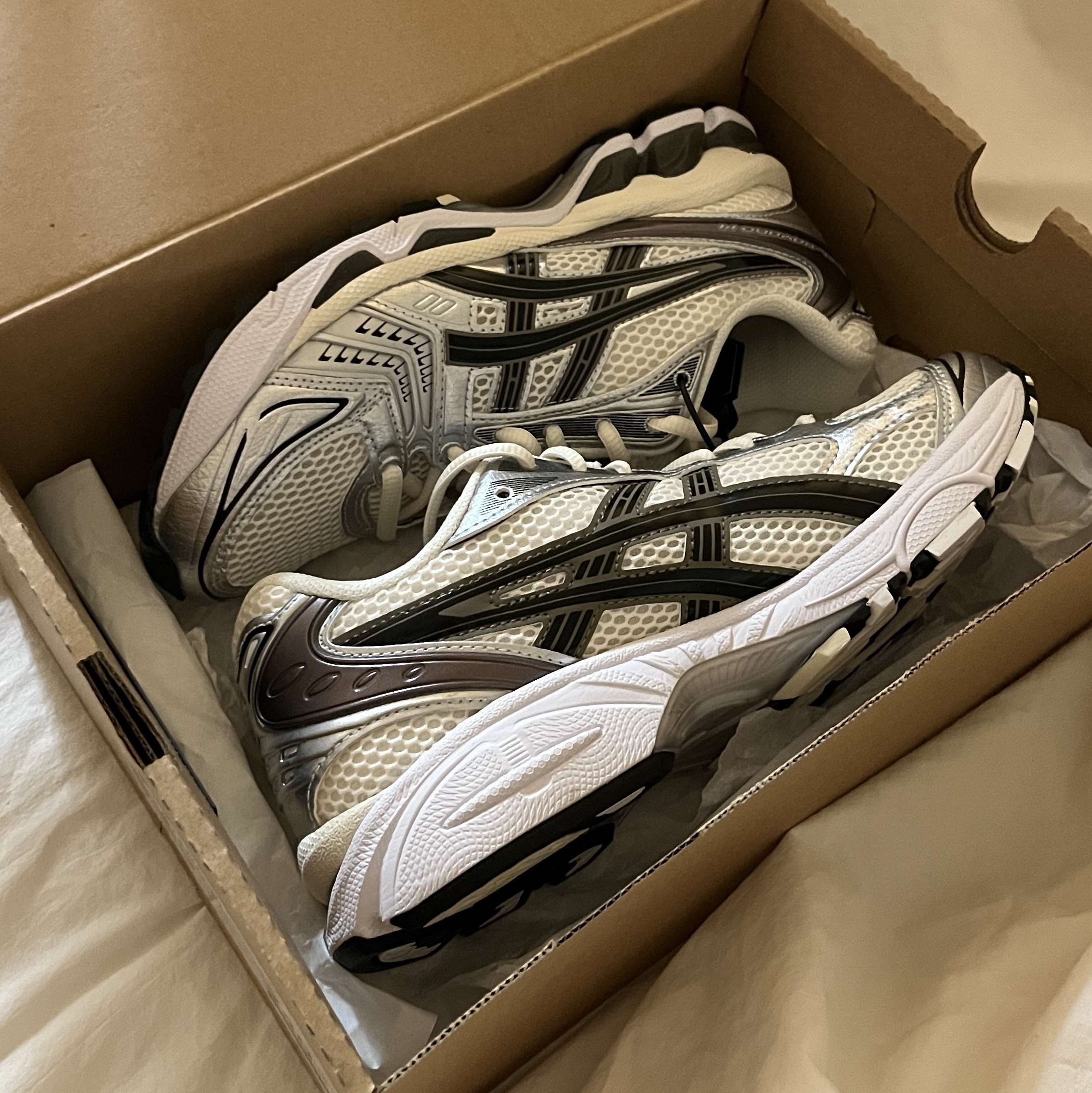 Asics Gel-Kayano 14 Cream Black 착용 스타일