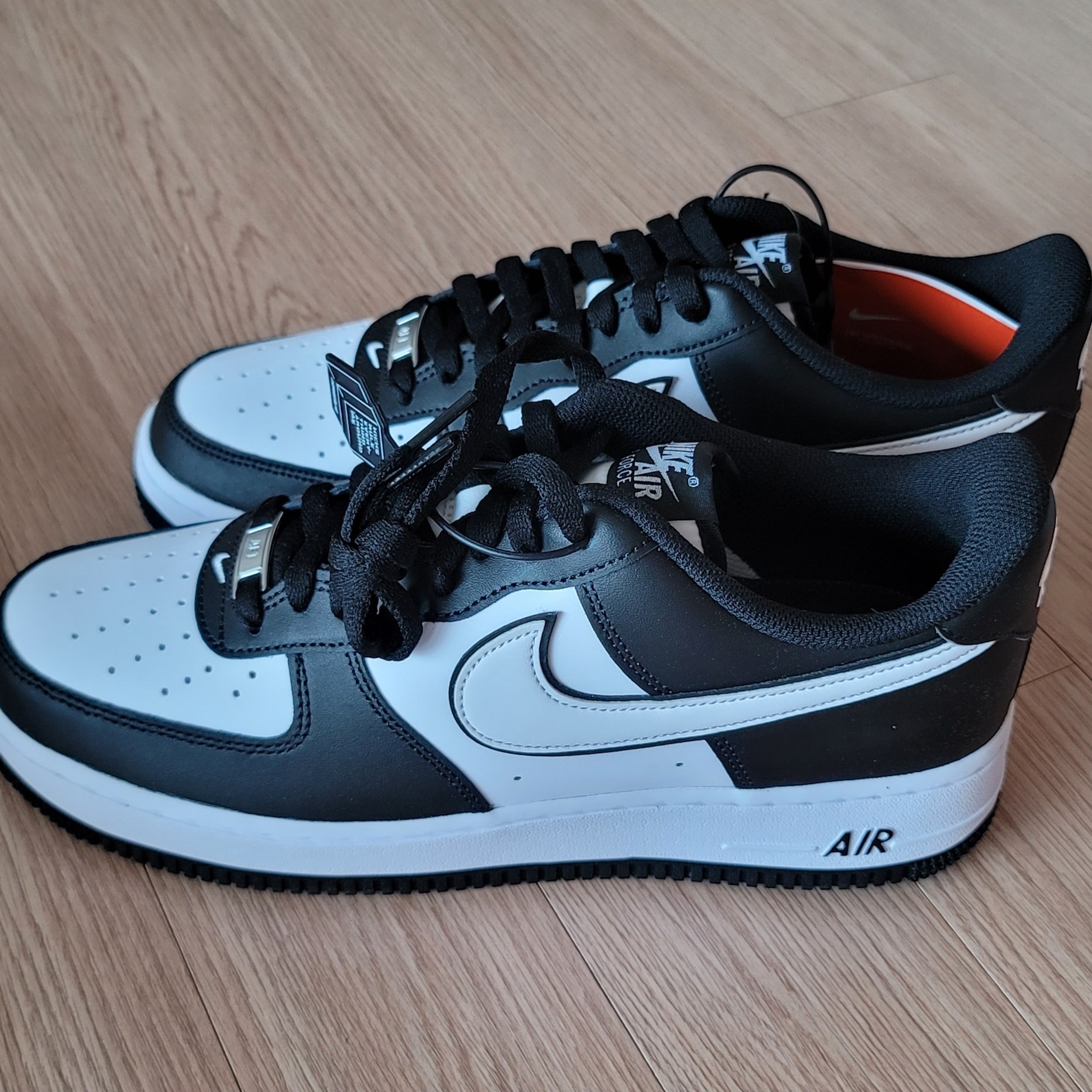 Nike Air Force 1 '07 Black White 착용 스타일 - 1
