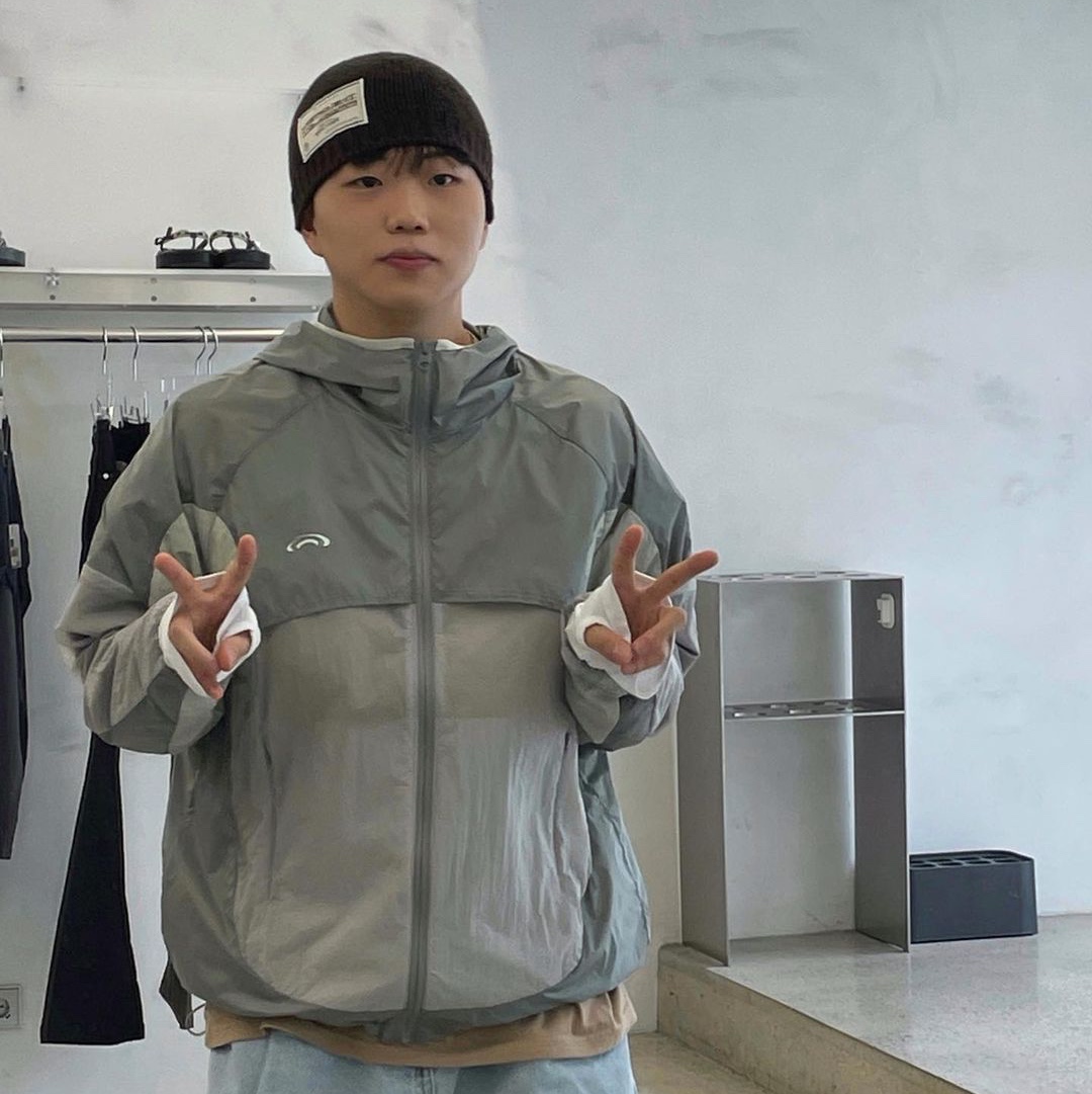 Art of Field Mix Packable Jacket Beige Green, Art of Field Mix Packable Jacket Light Gray 착용 스타일 - 2