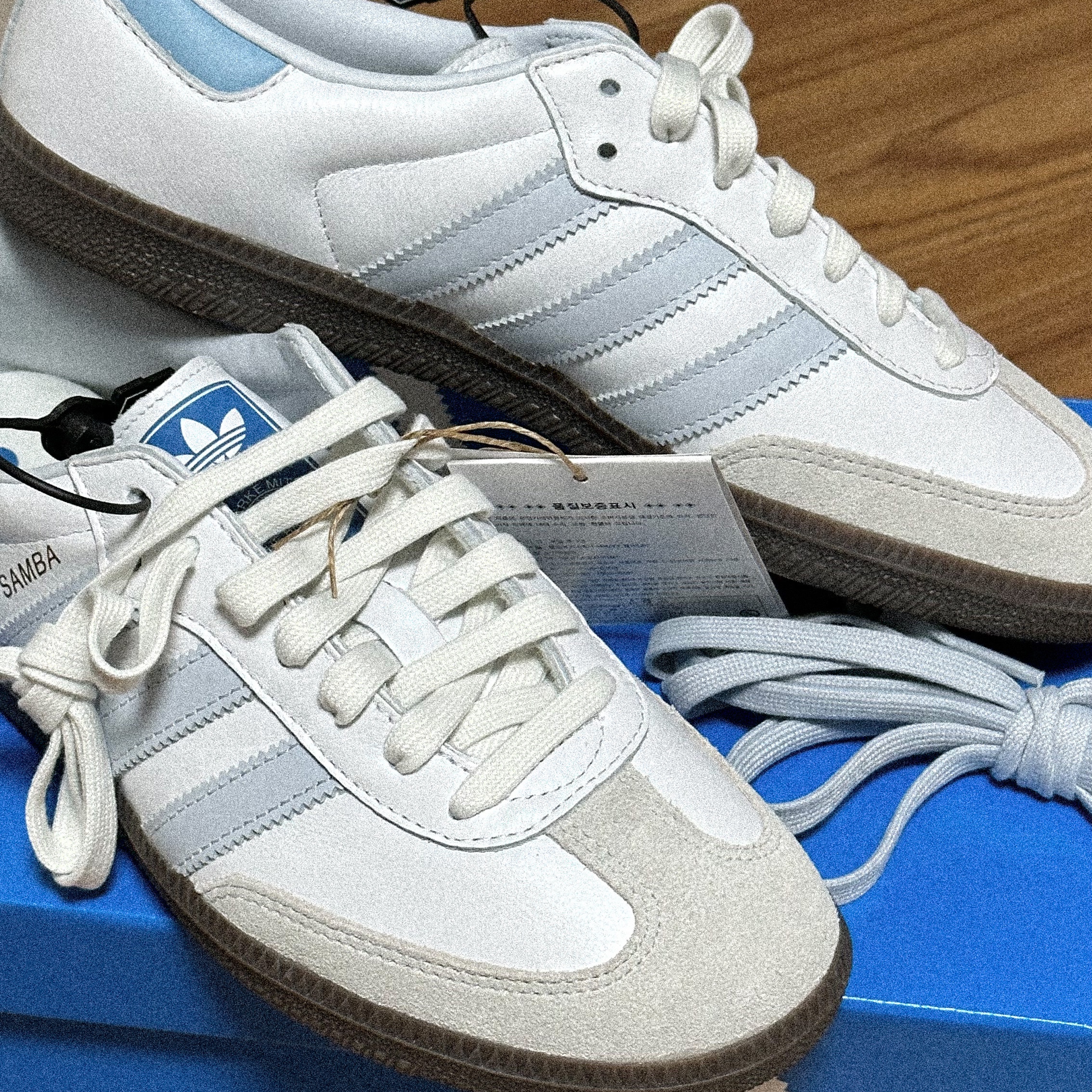 Adidas Samba OG Core White Halo Blue 착용 스타일