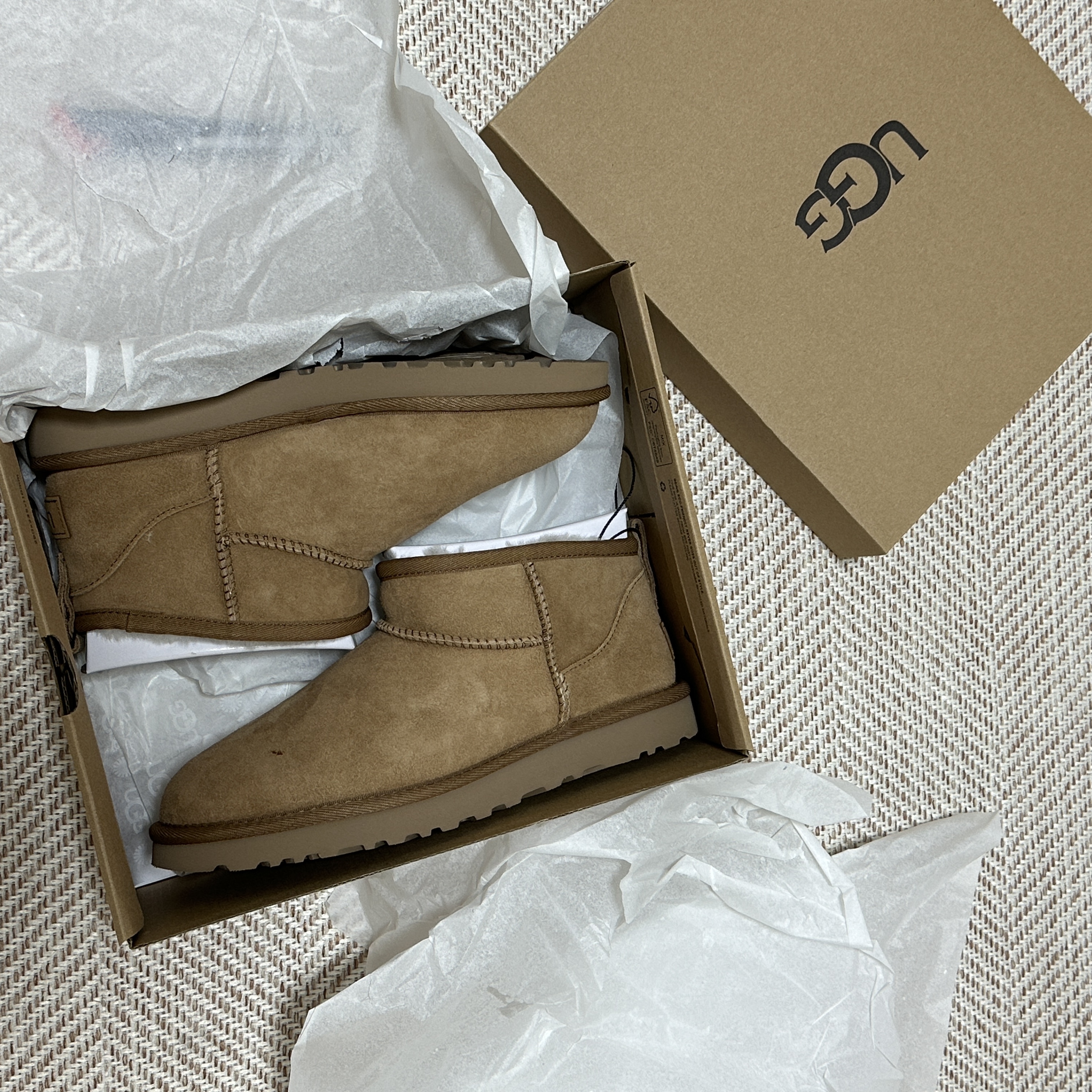 (W) UGG Classic Ultra Mini Boots Chestnut 착용 스타일