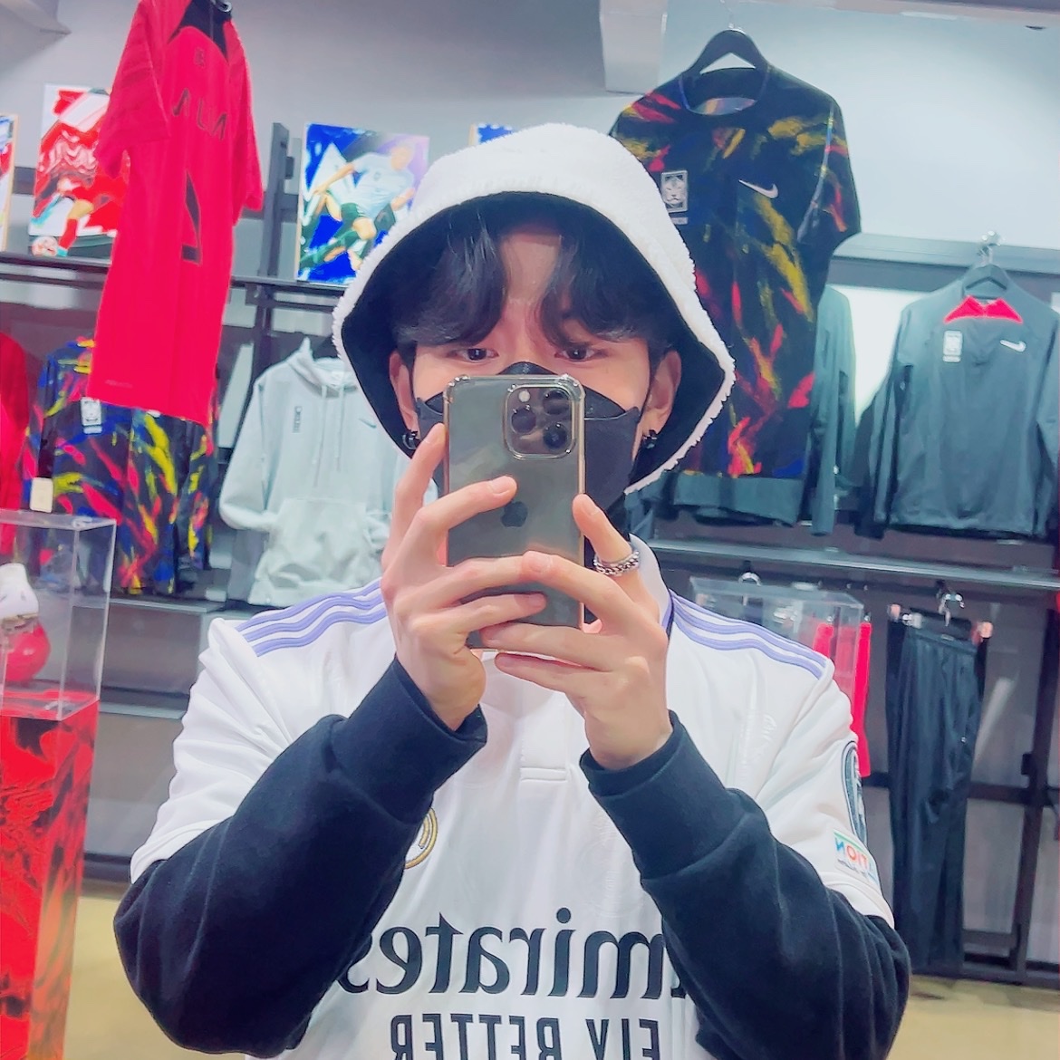 Adidas Real Madrid 2022/23 Home Jersey White - US Sizing (Non Marking Ver.), Adidas Real Madrid 2022/23 Home Jersey White - KR Sizing (Non Marking Ver.) 착용 스타일 - 2