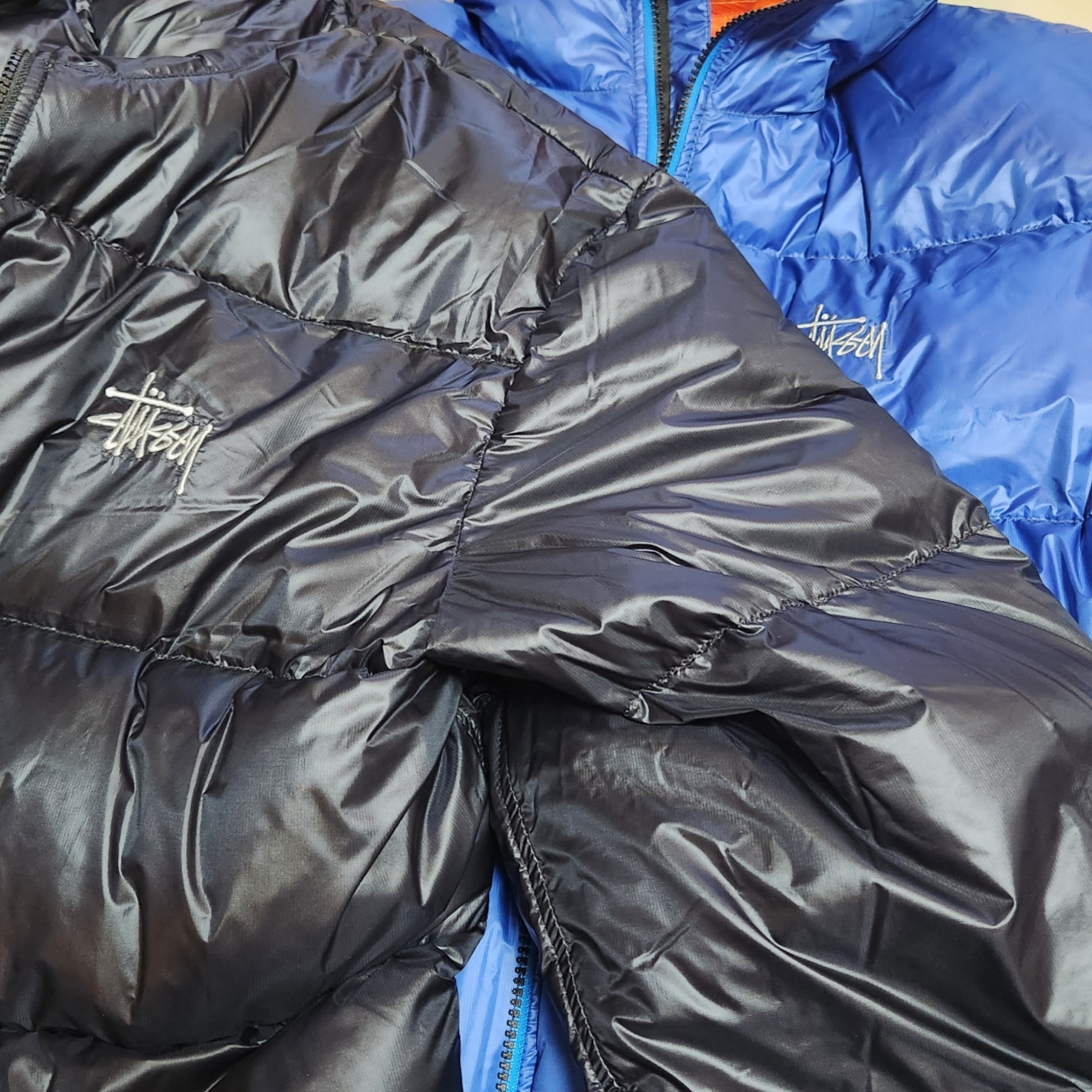 Stussy Down Parka Micro Ripstop Phantom Black, Stussy Down Parka Micro Ripstop Royal Blue 착용 스타일 - 1