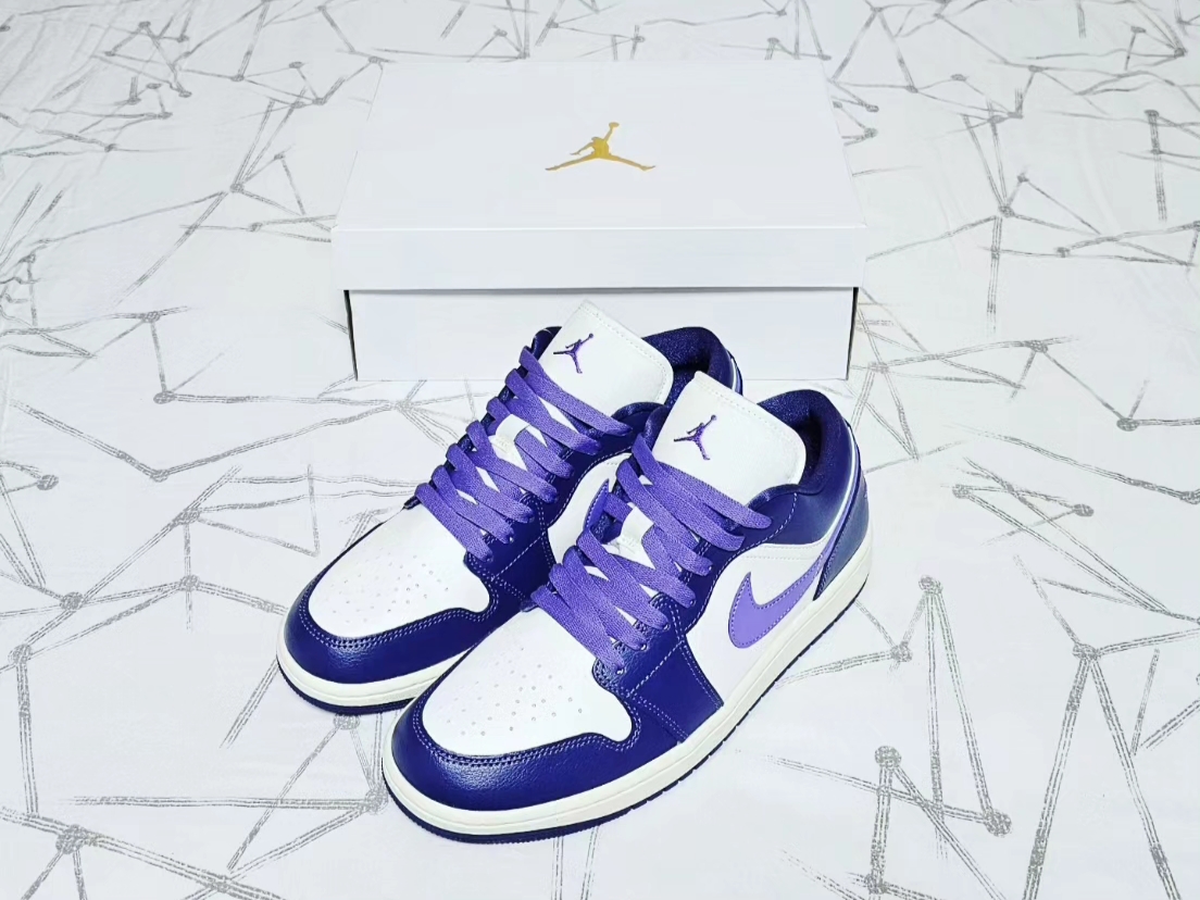 (W) Jordan 1 Low Sky J Purple Sail 착용 스타일 - 1