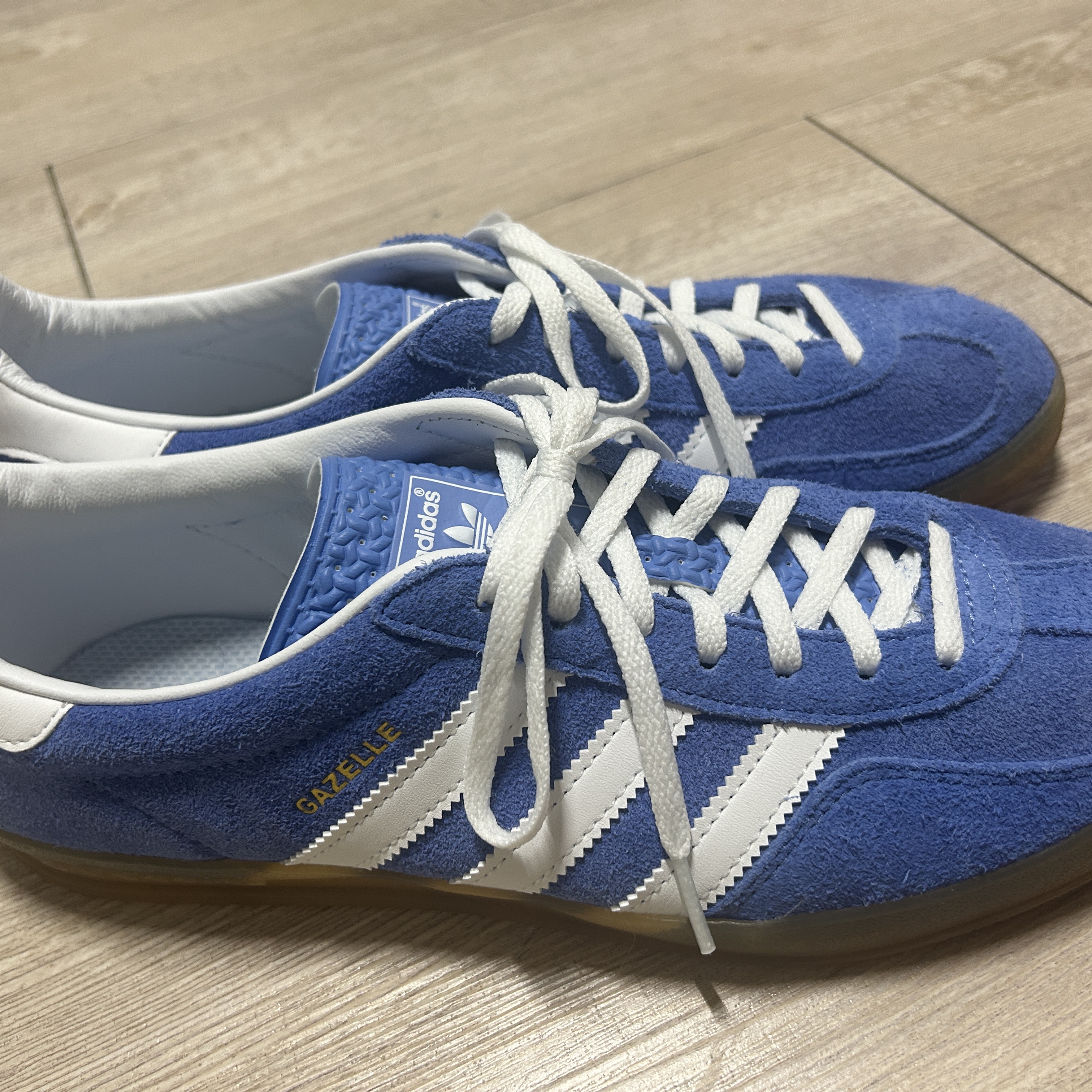 (W) Adidas Gazelle Indoor Blue Fusion Cloud White 착용 스타일
