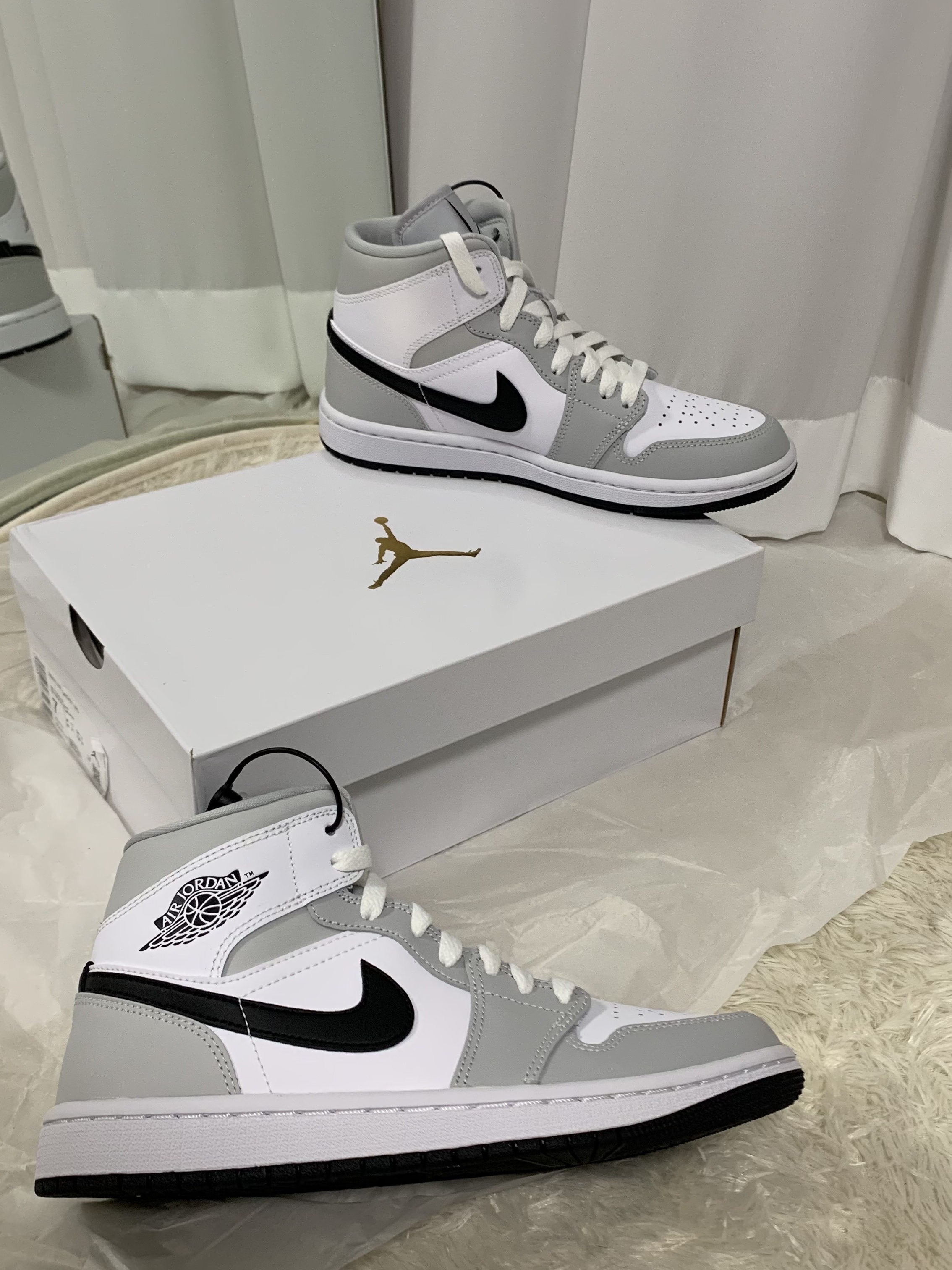 (W) Jordan 1 Mid Grey Fog 착용 스타일 - 1