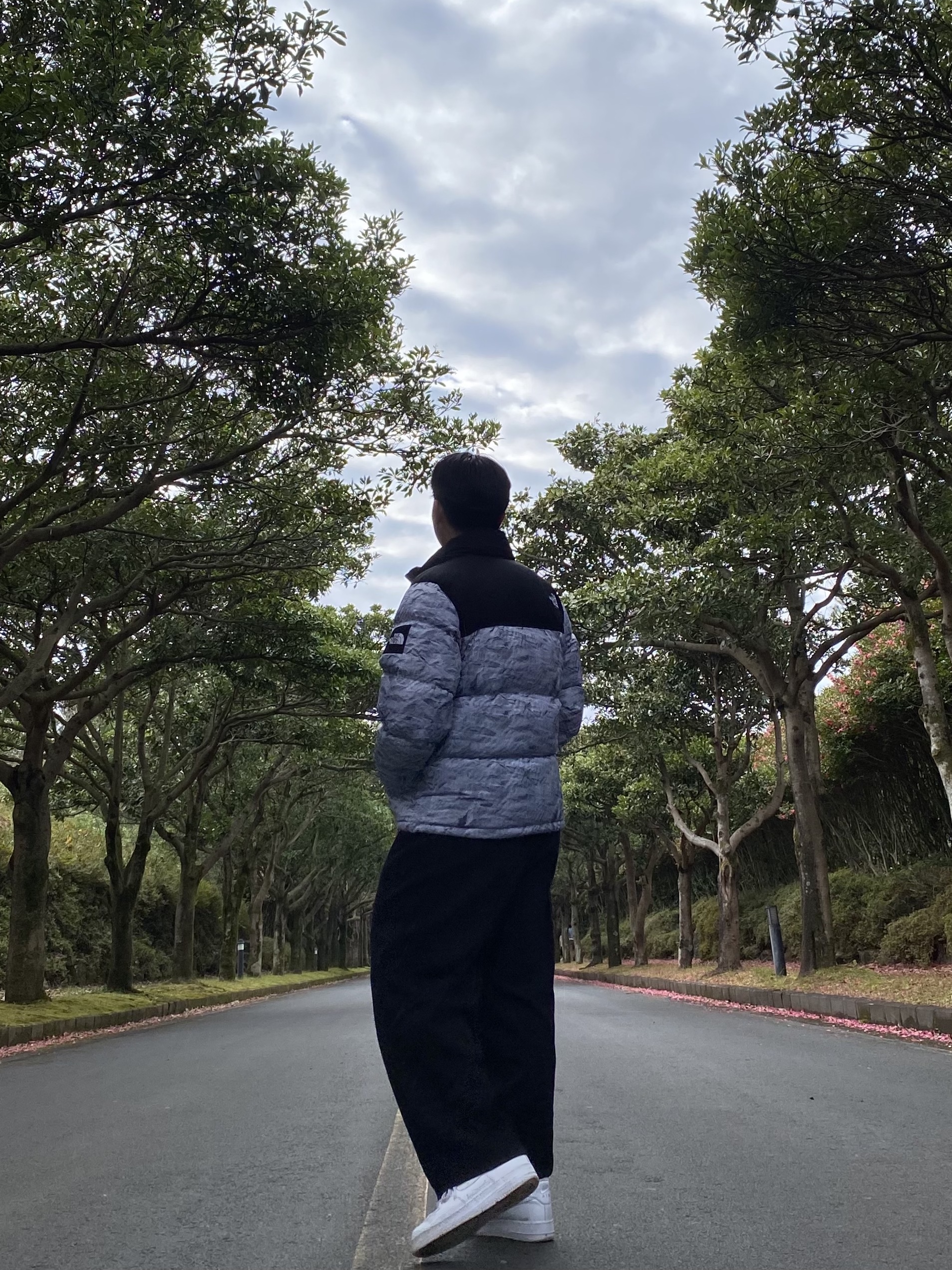 The North Face White Label Novelty Nuptse Down Jacket White, Nike Air Force 1 '07 Low White 착용 스타일