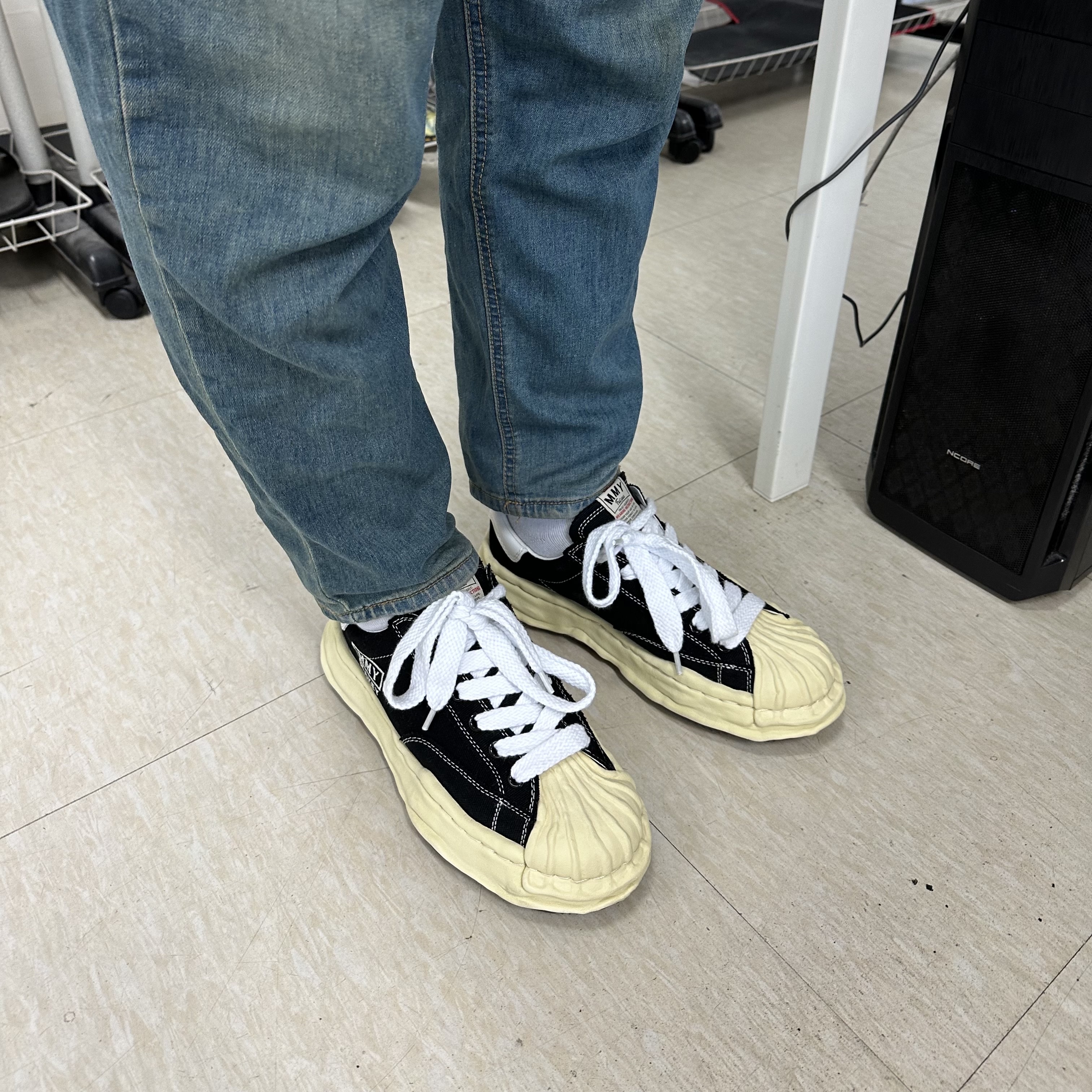Maison Mihara Yasuhiro Blakey VL OG Sole Canvas Low-top Sneakers Black 착용 스타일