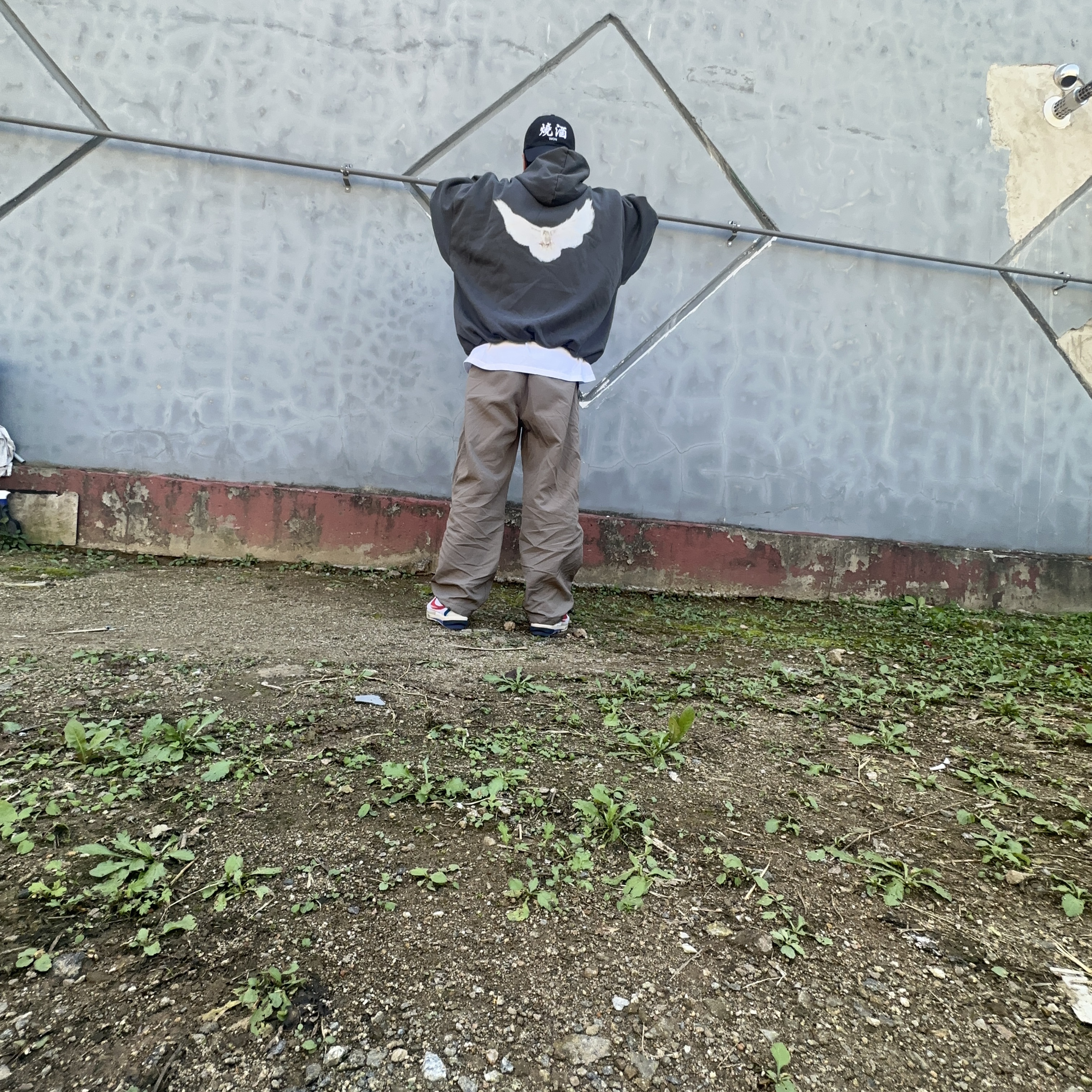 Yeezy Gap Engineered By Balenciaga Dove Hoodie Black, Darkr8m Studio x Wonsoju Ball Cap Black 착용 스타일