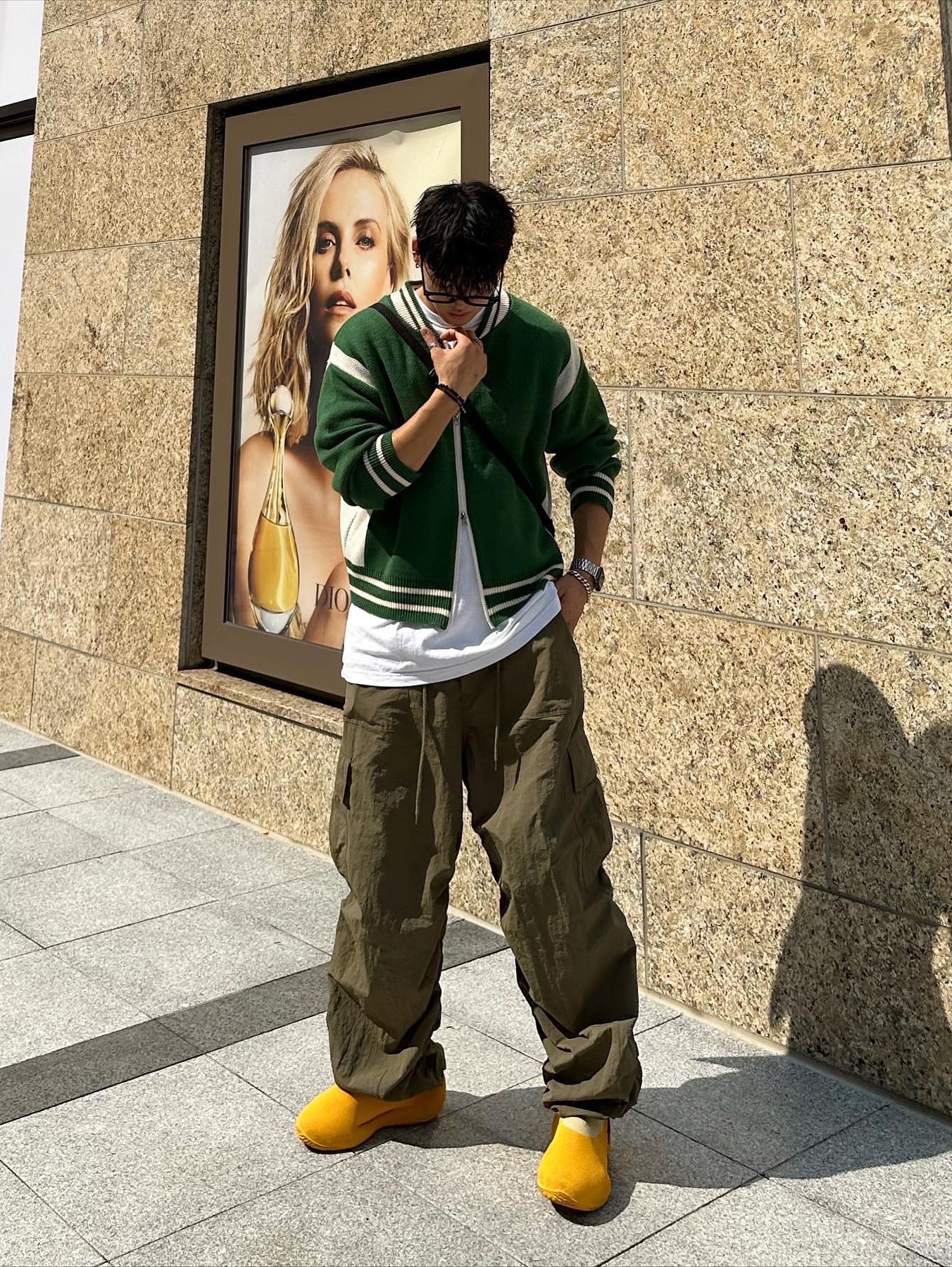 Adidas Yeezy Knit RNR Sulfur 착용 스타일 - 3