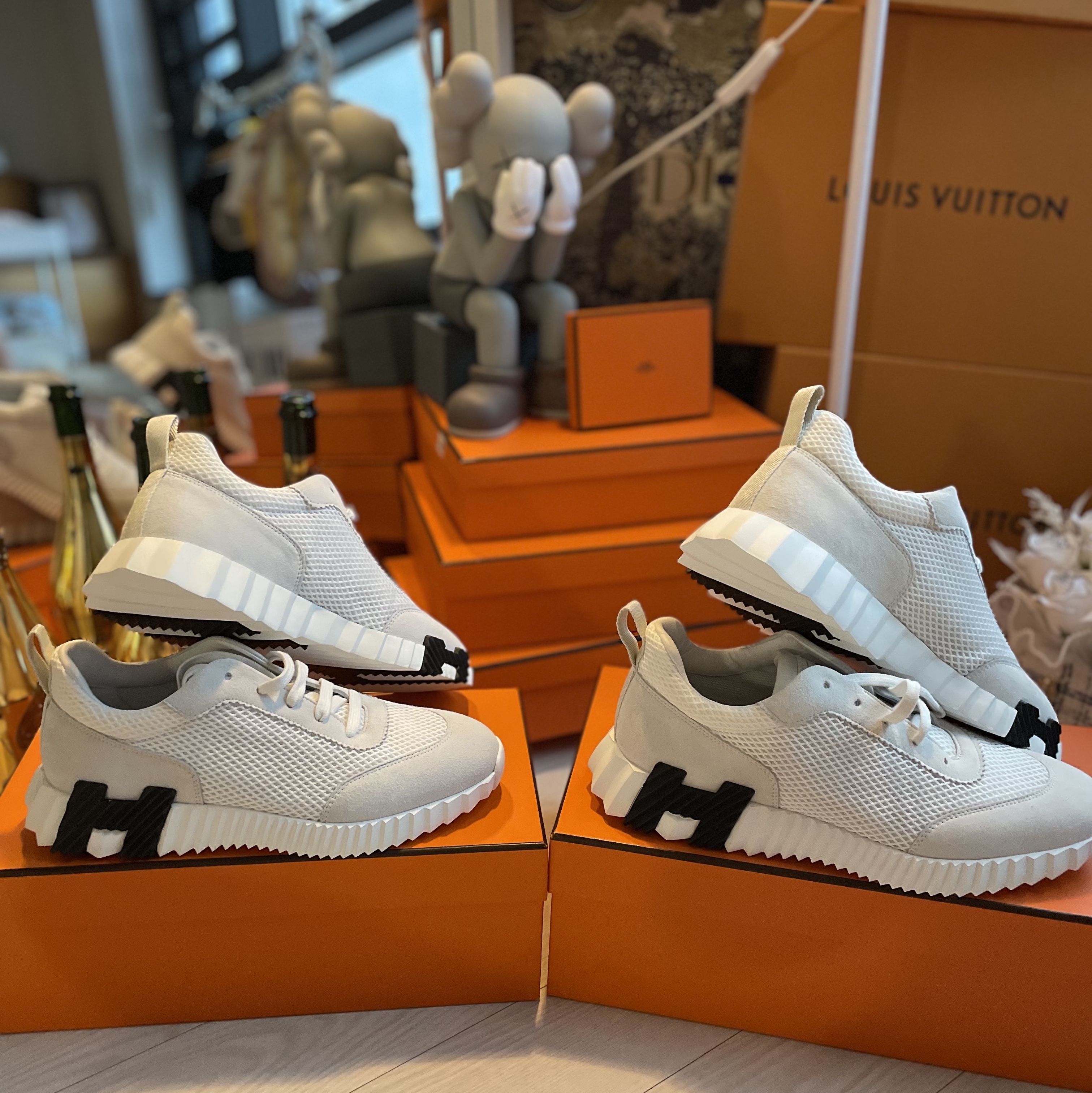 Hermes Bouncing Sneakers Graphic Mesh Suede Goatskin & Blanc 착용 스타일