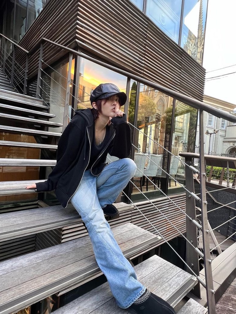 UGG Tasman Black 착용 스타일
