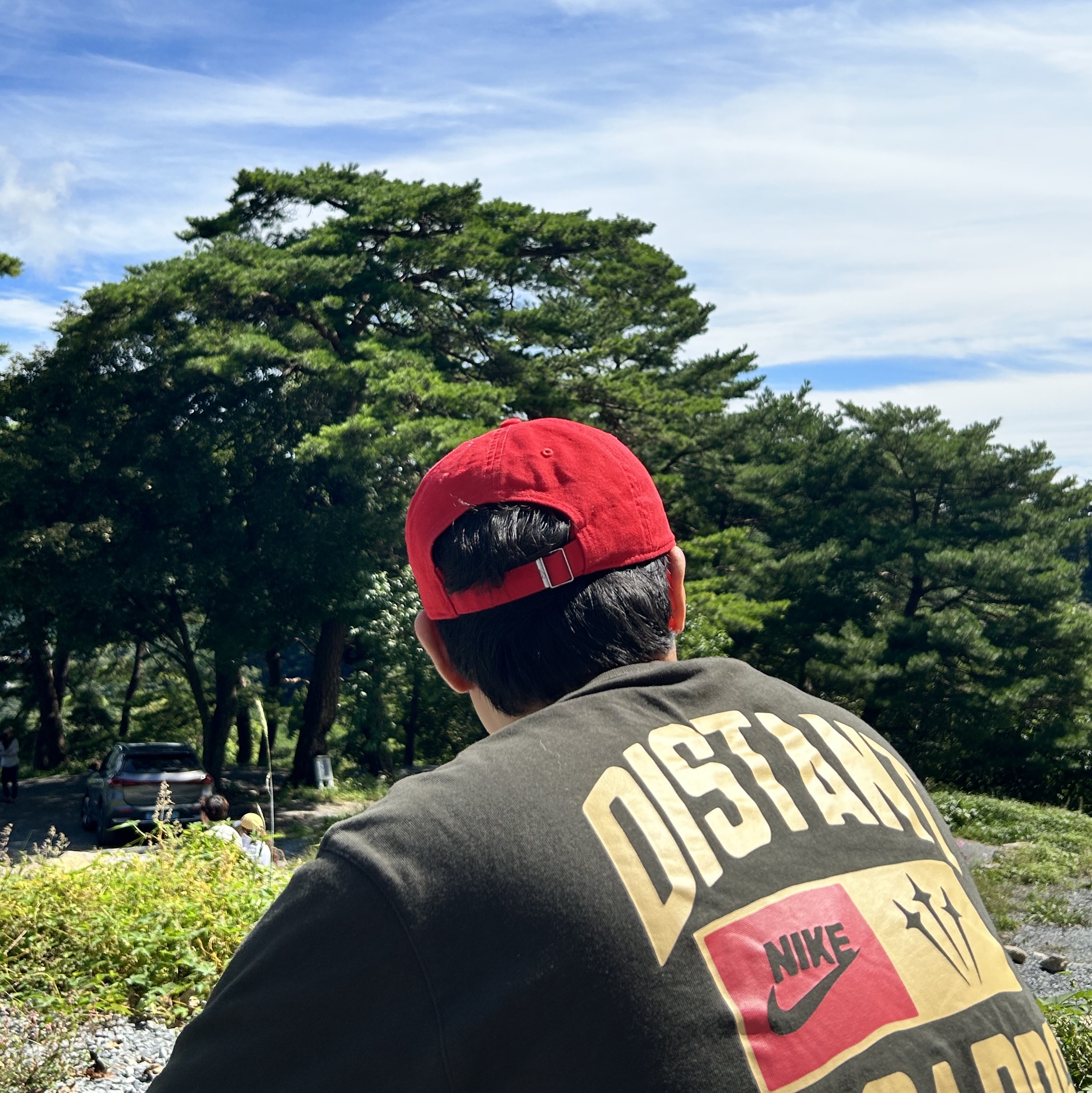 Nike Heritage 86 Futura Washed Cap University Red, Nike x Drake Nocta x Cactus Plant Flea Market Souvenir Cactus T-Shirt Sequoia (DR2631-355) 착용 스타일