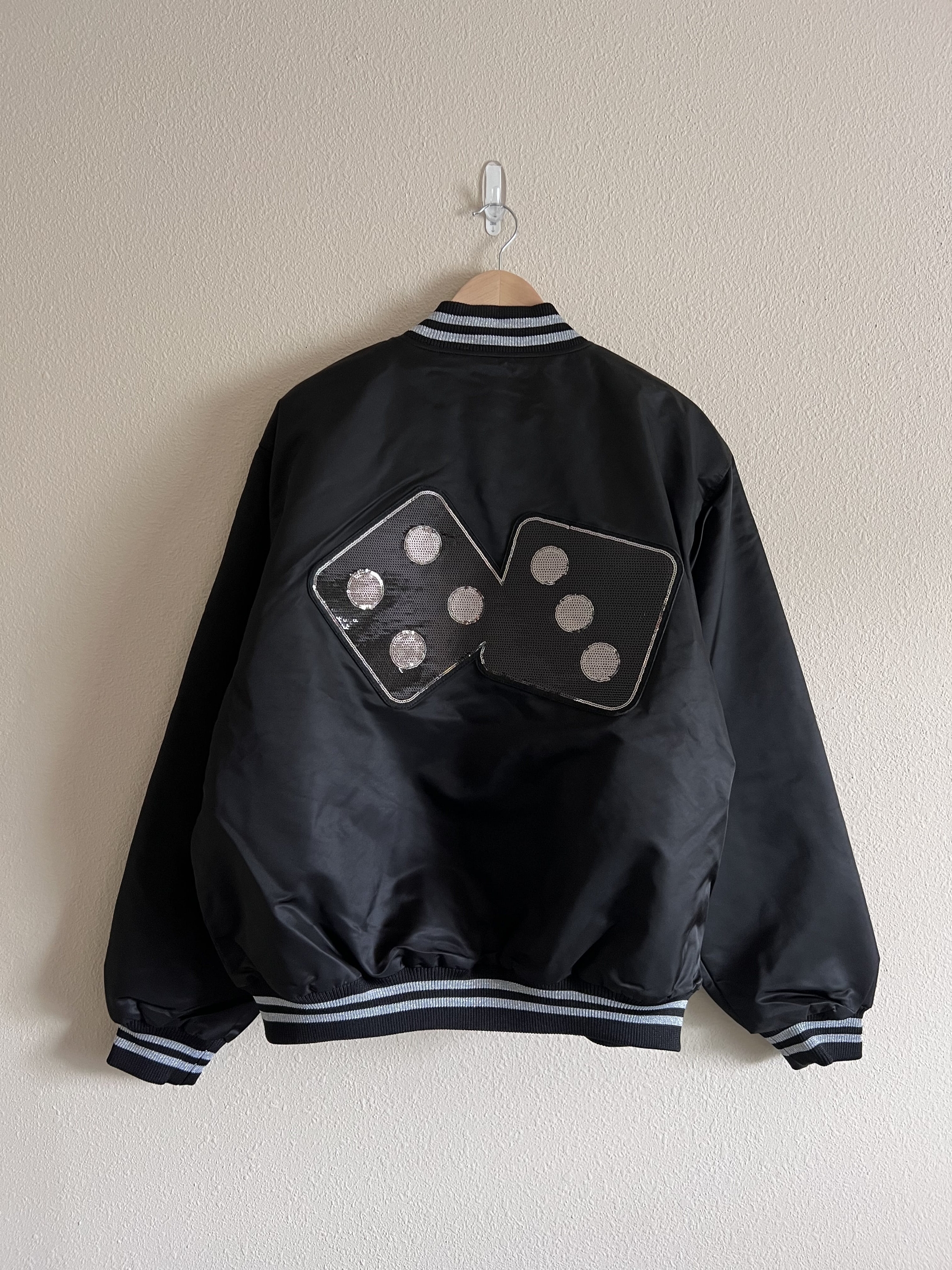 Stussy Sequins Satin Jacket Black 착용 스타일