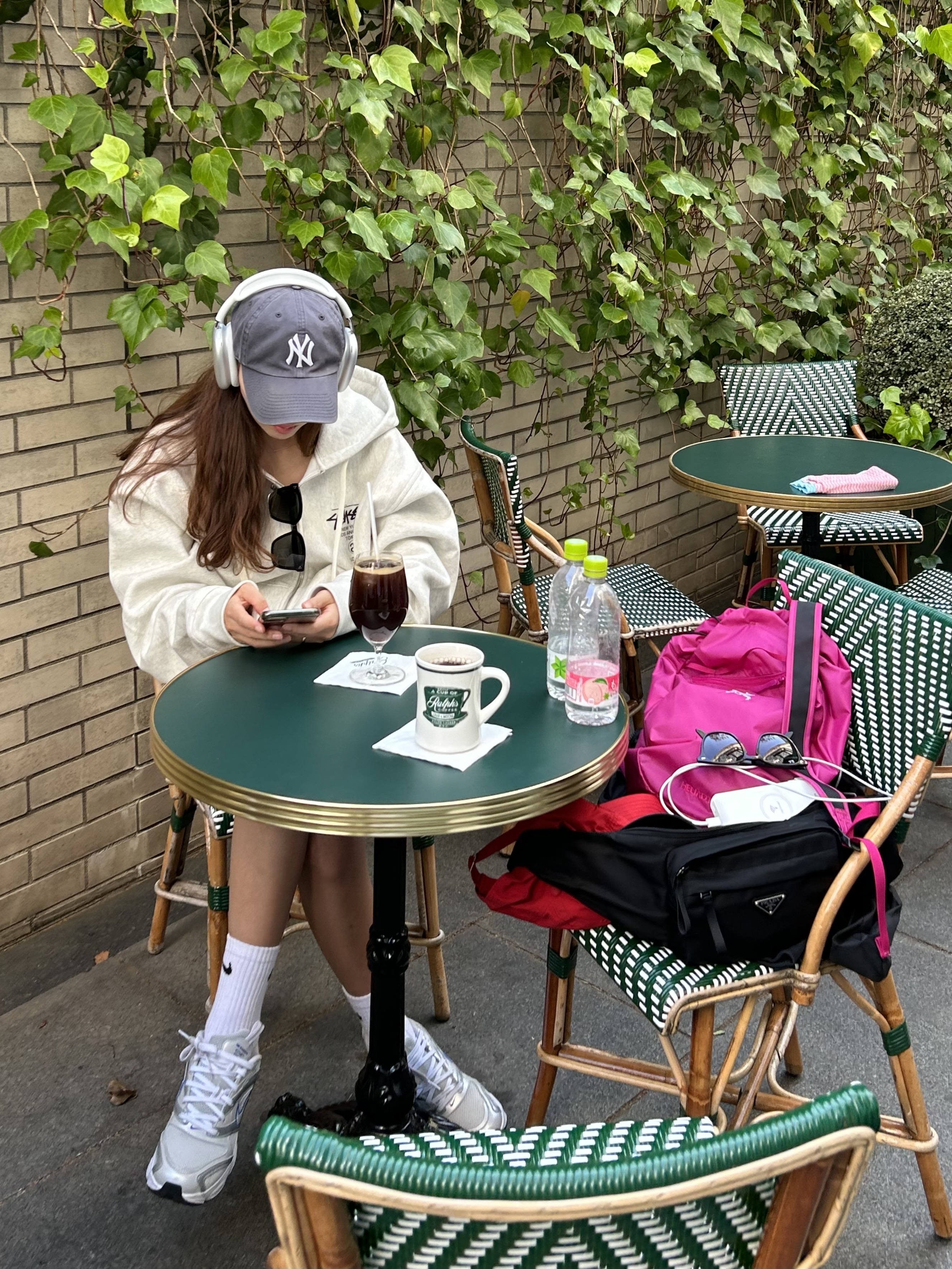 Stussy World Tour Zip Hoodie Ash Heather 2022, Apple AirPods Max Lightning Silver (Korean Ver.) 착용 스타일 - 2